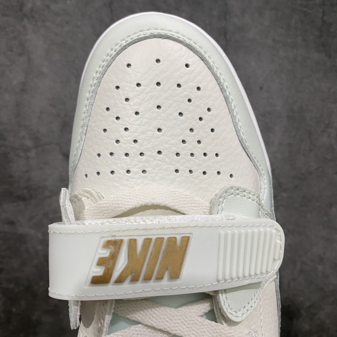 图片[5]-纯原版AIR JORDAN LEGACY AJ312 \”CNY\”货号：DR8486-131 鞋身采用了皮革材质打造 横跨鞋面的魔术贴十分吸睛 侧面的Swoosh Logo的一部分被鞋面遮挡了一部分 颇具玩味 魔术贴上标有NK标识 而鞋舌上是Jordan的经典红色飞翼Logo 后跟和鞋底均采用了Air Jordan 3 的设计 后跟上同样也使用了经典的爆裂纹图案 尺码：36 36.5 37.5 38 38.5 39 40 40.5 41 42 42.5 43 44 44.5 45 46-选品中心