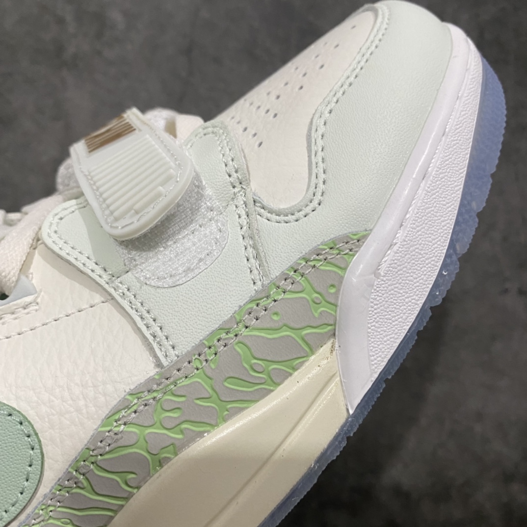 图片[7]-纯原版AIR JORDAN LEGACY AJ312 \”CNY\”货号：DR8486-131 鞋身采用了皮革材质打造 横跨鞋面的魔术贴十分吸睛 侧面的Swoosh Logo的一部分被鞋面遮挡了一部分 颇具玩味 魔术贴上标有NK标识 而鞋舌上是Jordan的经典红色飞翼Logo 后跟和鞋底均采用了Air Jordan 3 的设计 后跟上同样也使用了经典的爆裂纹图案 尺码：36 36.5 37.5 38 38.5 39 40 40.5 41 42 42.5 43 44 44.5 45 46-选品中心