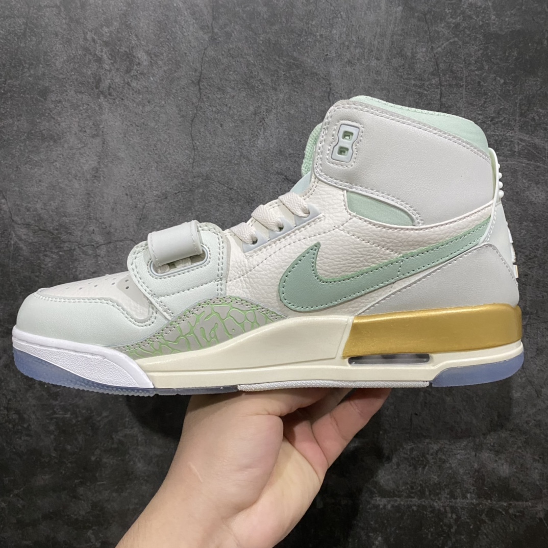 图片[2]-纯原版AIR JORDAN LEGACY AJ312 \”CNY\”货号：DR8486-131 鞋身采用了皮革材质打造 横跨鞋面的魔术贴十分吸睛 侧面的Swoosh Logo的一部分被鞋面遮挡了一部分 颇具玩味 魔术贴上标有NK标识 而鞋舌上是Jordan的经典红色飞翼Logo 后跟和鞋底均采用了Air Jordan 3 的设计 后跟上同样也使用了经典的爆裂纹图案 尺码：36 36.5 37.5 38 38.5 39 40 40.5 41 42 42.5 43 44 44.5 45 46-选品中心