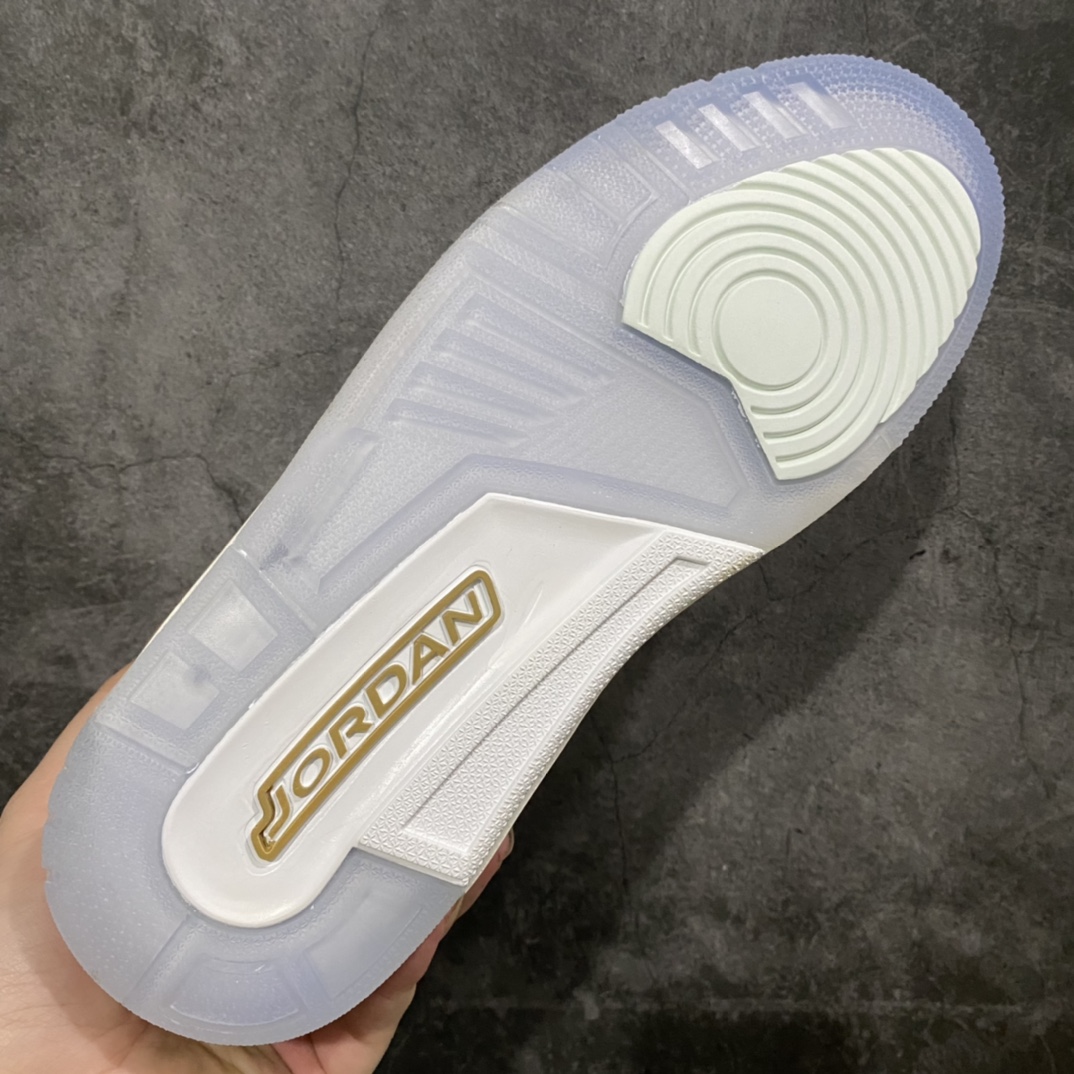 图片[9]-纯原版AIR JORDAN LEGACY AJ312 \”CNY\”货号：DR8486-131 鞋身采用了皮革材质打造 横跨鞋面的魔术贴十分吸睛 侧面的Swoosh Logo的一部分被鞋面遮挡了一部分 颇具玩味 魔术贴上标有NK标识 而鞋舌上是Jordan的经典红色飞翼Logo 后跟和鞋底均采用了Air Jordan 3 的设计 后跟上同样也使用了经典的爆裂纹图案 尺码：36 36.5 37.5 38 38.5 39 40 40.5 41 42 42.5 43 44 44.5 45 46-选品中心