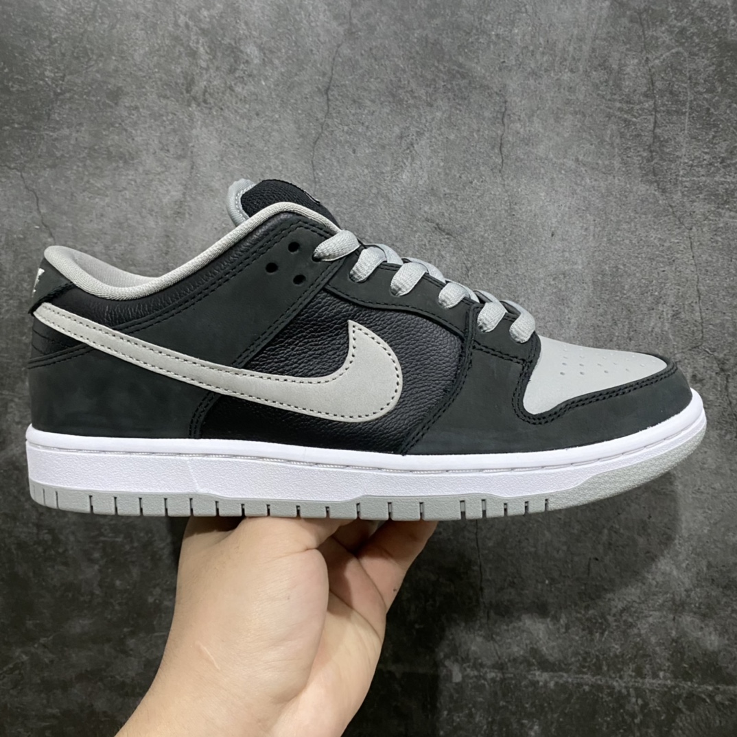 VT福利版本Dunk SB 影子灰 顶级的配置 白菜的价格 原厂皮料 正确鞋型 正确勾子材质 这个版本是真心的性价比的天花板 同价位 全市场绝对找不到如此好品质的货 此版本有十几个经典配色,全部一样价格 欢迎咨询‼️ 货号:BQ6817-007 尺码:36-47.5-选品中心