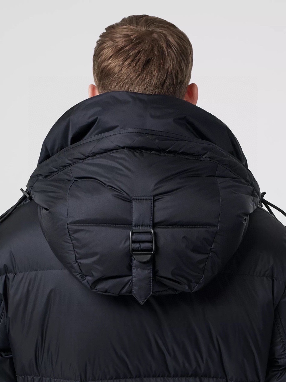 High-quality Burberry mid-length down jacket in navy/black, sizes M-3XL. Genuine materials, 90% down fill for warmth. Excellent value.-Big cat