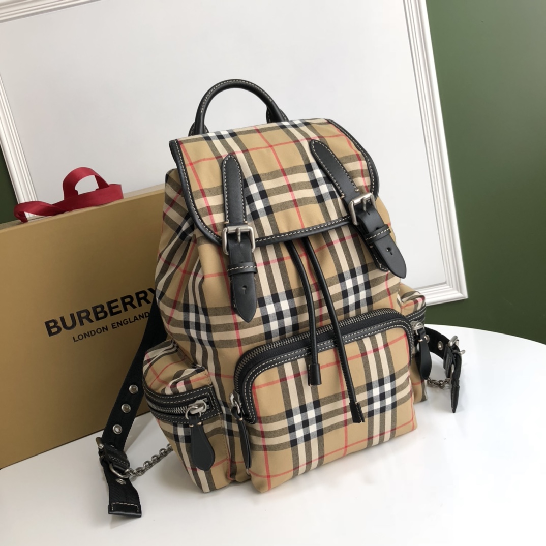 Top medium size 📶Original Burberry military backpack is based on the brand's collection of military-style bags. It is crafted from vintage plaid cotton panels and decorated with topstitched cowhide trim. Size: 22x14x33cm Model: 0625 plaid leather strap photo 6
