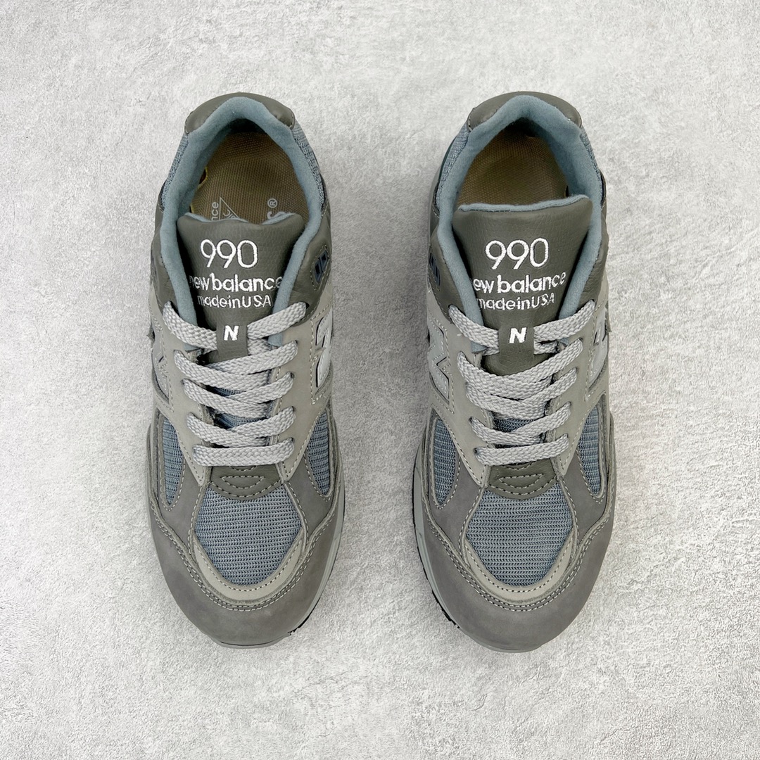 图片[2]-＃K版纯原福利 Wtaps x New Balance M990WT2 新百伦NB990V2 联名深灰 第二代总统复古慢跑鞋 正确3M反光细节 原楦原纸版开发 正确6层组合底模精密开发 搭载全新碳素中底 后跟透明TPU水晶装饰条稳固 沿用了引以为傲的跑鞋手工技艺 采用猪皮绒面并包裹局部透气网面的鞋身设计 菱网鞋舌上刻有New Balance USA 鞋面依旧身着经典的大热之灰 彰显了其高端的品质身份 尺码：36 37 37.5 38 38.5 39 40 40.5 41.5 42 42.5 43 44 45-选品中心