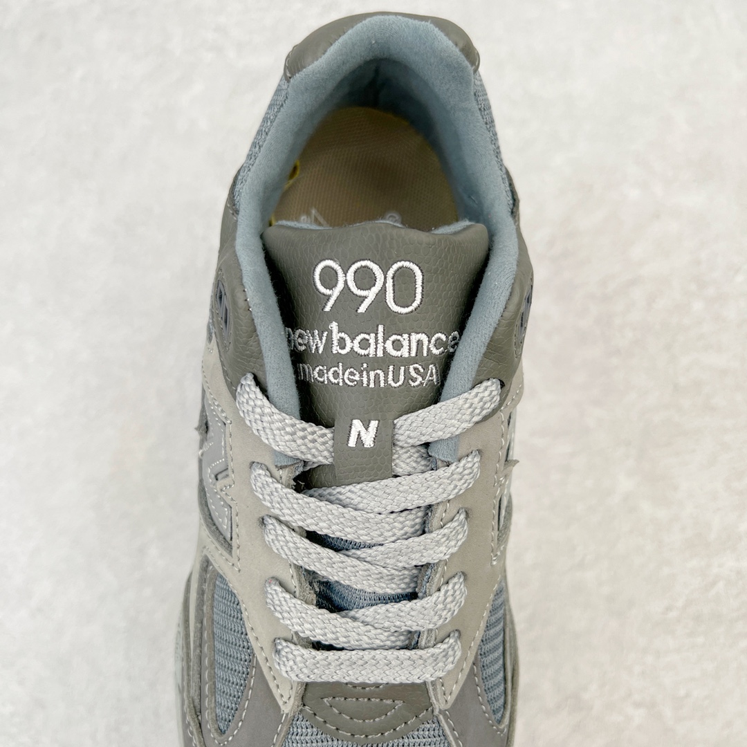 图片[5]-＃K版纯原福利 Wtaps x New Balance M990WT2 新百伦NB990V2 联名深灰 第二代总统复古慢跑鞋 正确3M反光细节 原楦原纸版开发 正确6层组合底模精密开发 搭载全新碳素中底 后跟透明TPU水晶装饰条稳固 沿用了引以为傲的跑鞋手工技艺 采用猪皮绒面并包裹局部透气网面的鞋身设计 菱网鞋舌上刻有New Balance USA 鞋面依旧身着经典的大热之灰 彰显了其高端的品质身份 尺码：36 37 37.5 38 38.5 39 40 40.5 41.5 42 42.5 43 44 45-选品中心