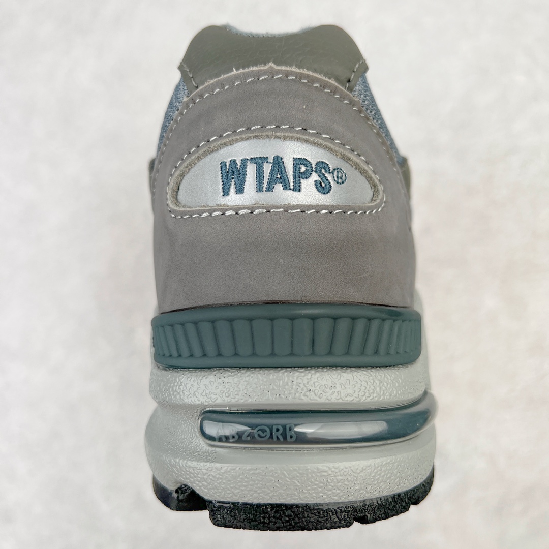 图片[8]-＃K版纯原福利 Wtaps x New Balance M990WT2 新百伦NB990V2 联名深灰 第二代总统复古慢跑鞋 正确3M反光细节 原楦原纸版开发 正确6层组合底模精密开发 搭载全新碳素中底 后跟透明TPU水晶装饰条稳固 沿用了引以为傲的跑鞋手工技艺 采用猪皮绒面并包裹局部透气网面的鞋身设计 菱网鞋舌上刻有New Balance USA 鞋面依旧身着经典的大热之灰 彰显了其高端的品质身份 尺码：36 37 37.5 38 38.5 39 40 40.5 41.5 42 42.5 43 44 45-选品中心