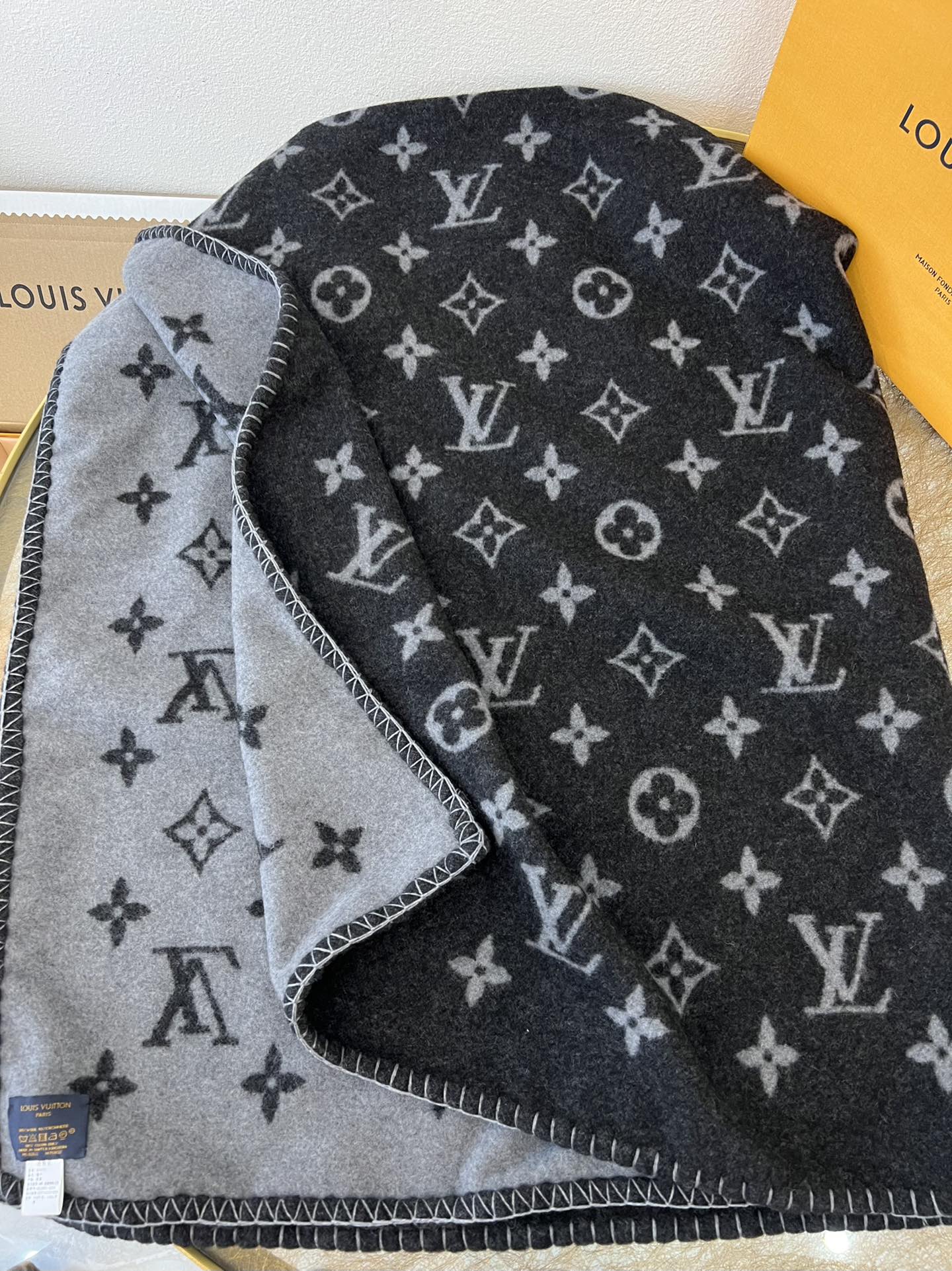 LV路易威登Neo monogram毯子m76032