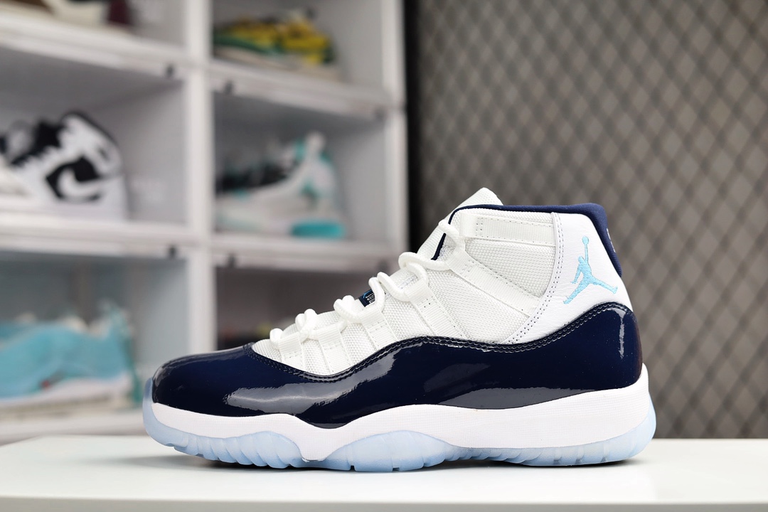 J5 纯原版本 Nike Air Jordan 11 Retro High”Midnight Navy/UNC”AJ11代迈克尔·乔丹高帮运动文化篮球鞋“午夜蓝白蓝海军蓝”采用头层皮革饰片与漆皮牛培革鞋面材质,耐磨尼龙布加持鞋身内置全长NIKE AIR气垫与国产足弓碳纤维支撑板厂级流水成型工艺及拉帮注胶效果一体化透明橡胶外底