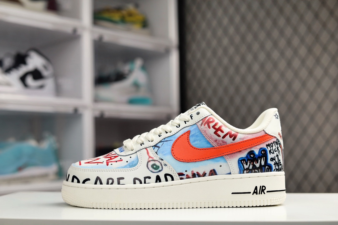 I0 潮牌联名超限量款 EDC陈冠希 A$AP Rocky上脚 VLONE x Nike Air Force 1 联名涂鸦 空军一号低帮休闲板鞋 定制皮料 原厂3D打印 定制鞋盒 原楦原纸板 纯正空军版型 内置全掌气垫