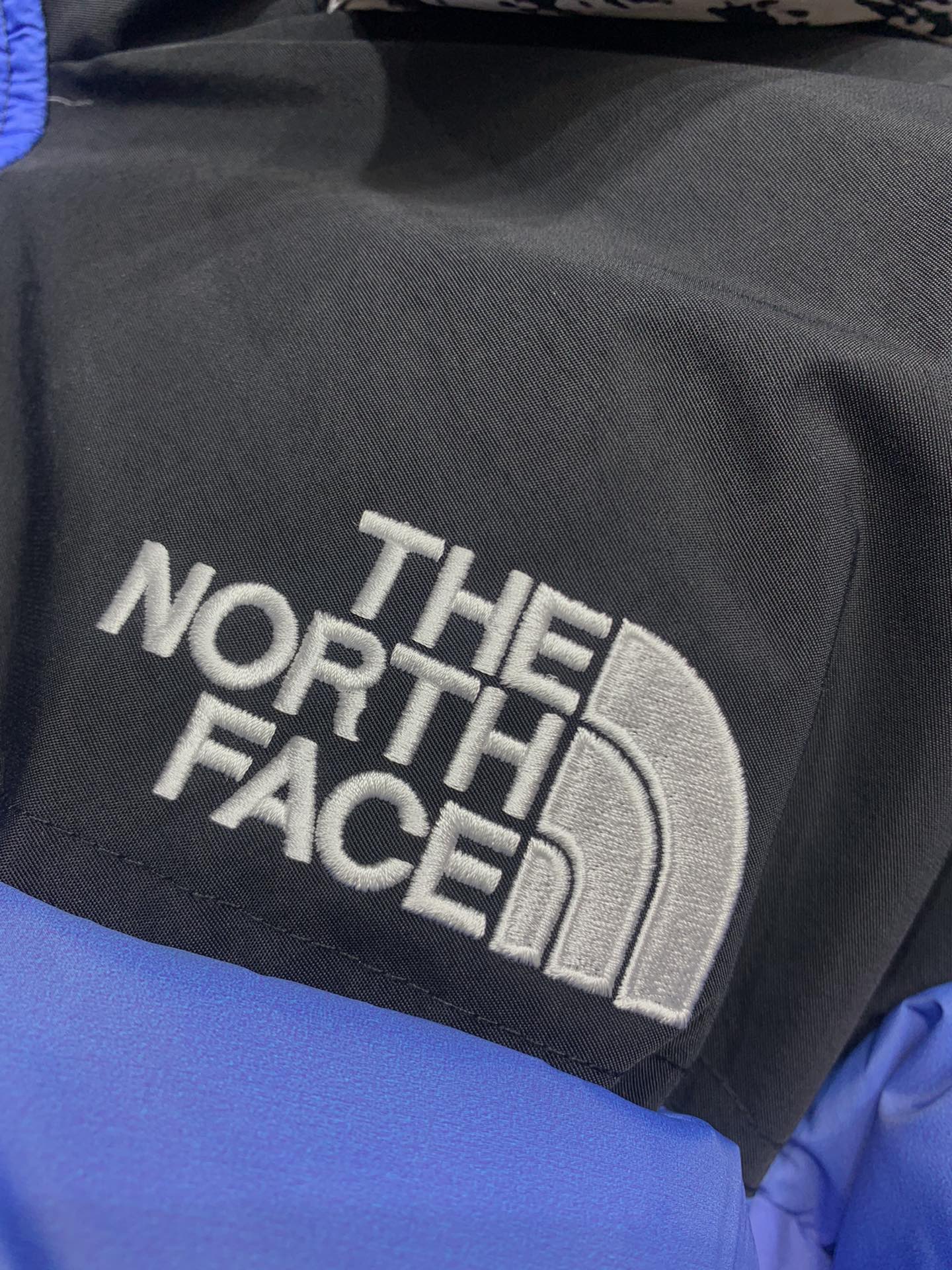 The North Face 雪山一代羽绒服 雪山联名热度最高的北面羽绒服来了优质85绒，顶级700D蓬松度
