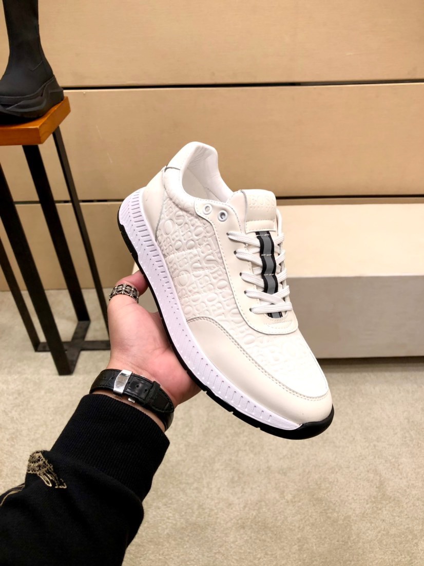 I5 BOSS男士休闲鞋,全球限量款鞋面采用原版小牛皮电脑压纹鞋面顶级做工 内里垫脚:纯进口羊皮内里 系带板鞋舒适透气 奢华尊贵! 男鞋码数：38-44