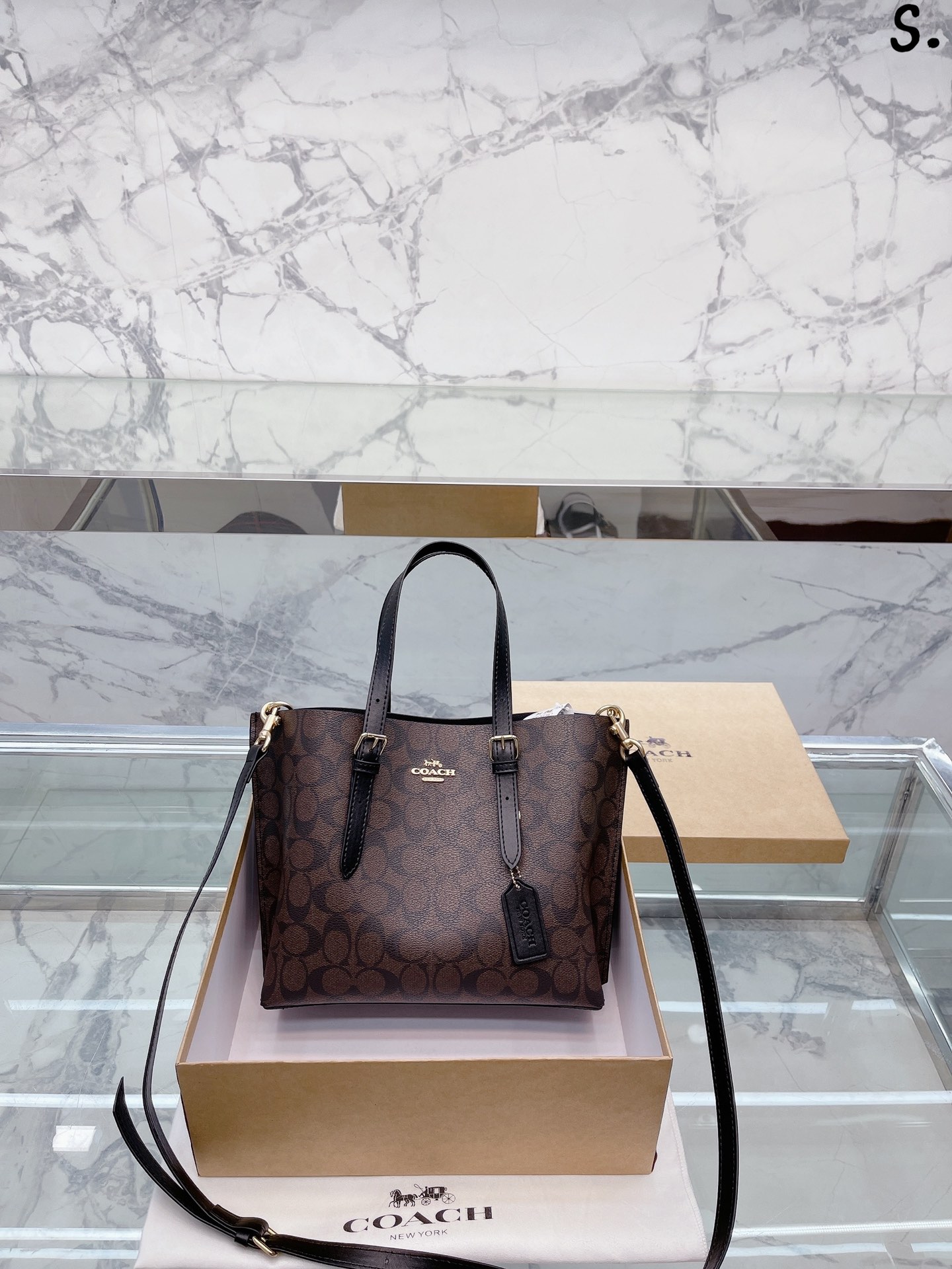 J5 Coach mollie25 托特包  Coach 蔻驰 COACH代工厂最新购物袋 出货顶级品质亮泽五金LOGO 炒鸡火实用的款式 多用款内衬logo时尚百搭款式 超级减龄 喜欢的抓紧自留啦专柜尺寸 28 23配盒子