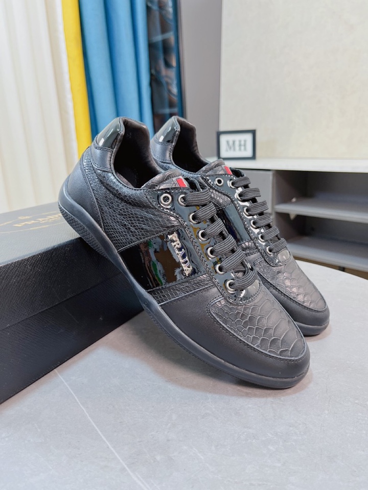 I0 Prada  普拉达 ,最原版复刻可到做工一流 鞋面意大利进口小牛皮真皮内里@适合出行,原版复刻大底,让你适合各种出行,尽显低调奢华.以质量说话.Color: Size：38-44