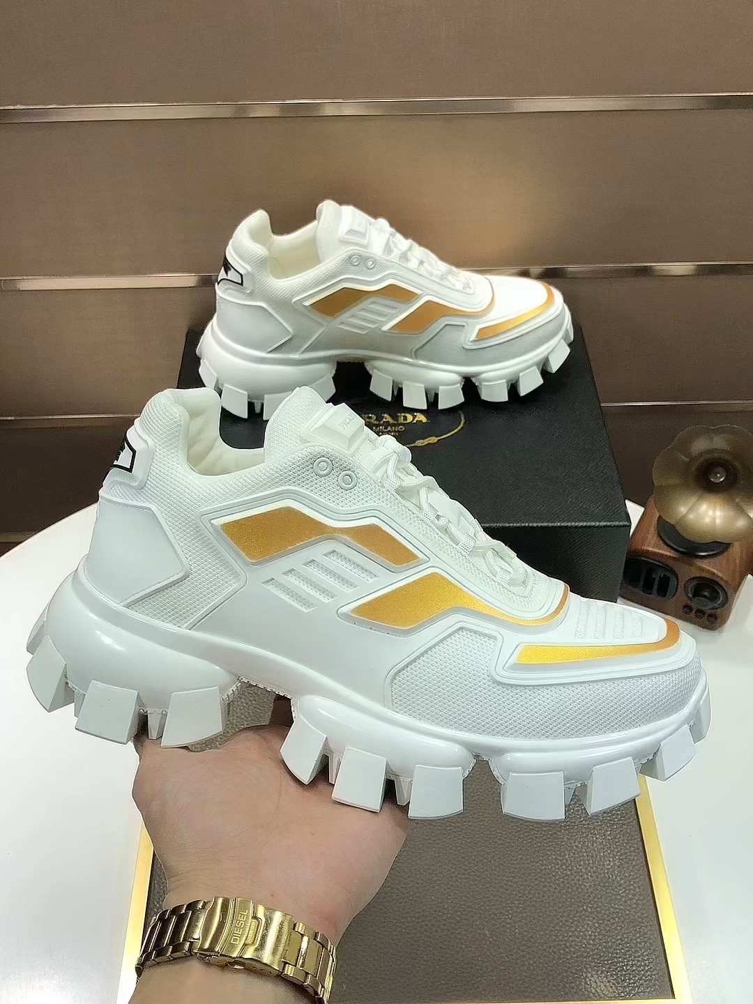 K5  Prada 普拉达 顶级原单,当季,高品质原单牛货,顶级高丝光牛皮拼原版透气布料+进口滴胶,内里进口弹力布配原版牛皮垫脚,原厂气垫大底品质保证码38-4545定做