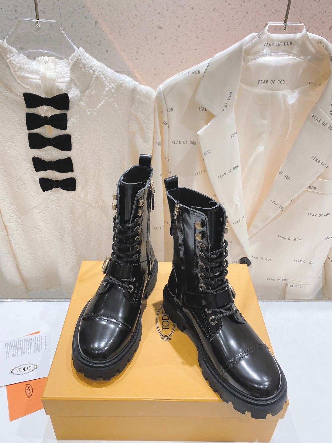 2022 Top Fashion: Todd’s Thick-Tweet Belt & Knight Martin Boots Review - 图片 1
