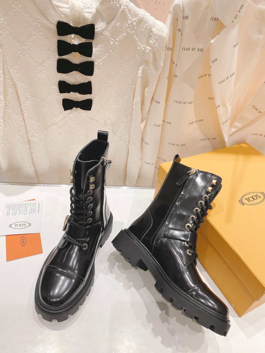 2022 Top Fashion: Todd’s Thick-Tweet Belt & Knight Martin Boots Review - 图片 3