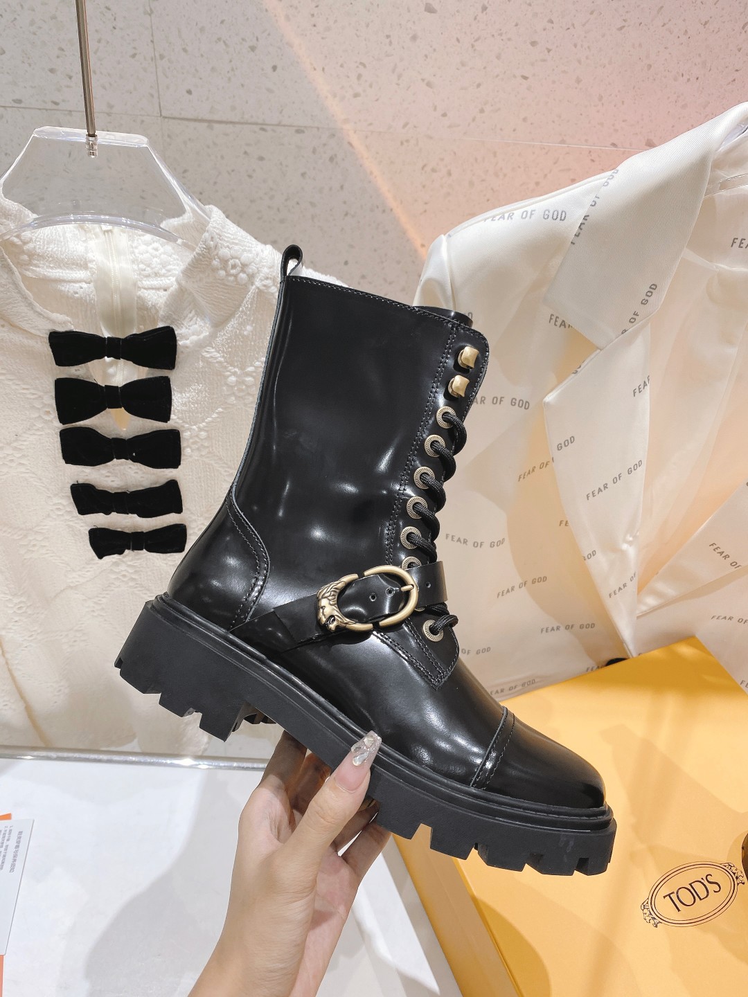 2022 Top Fashion: Todd’s Thick-Tweet Belt & Knight Martin Boots Review - 图片 4