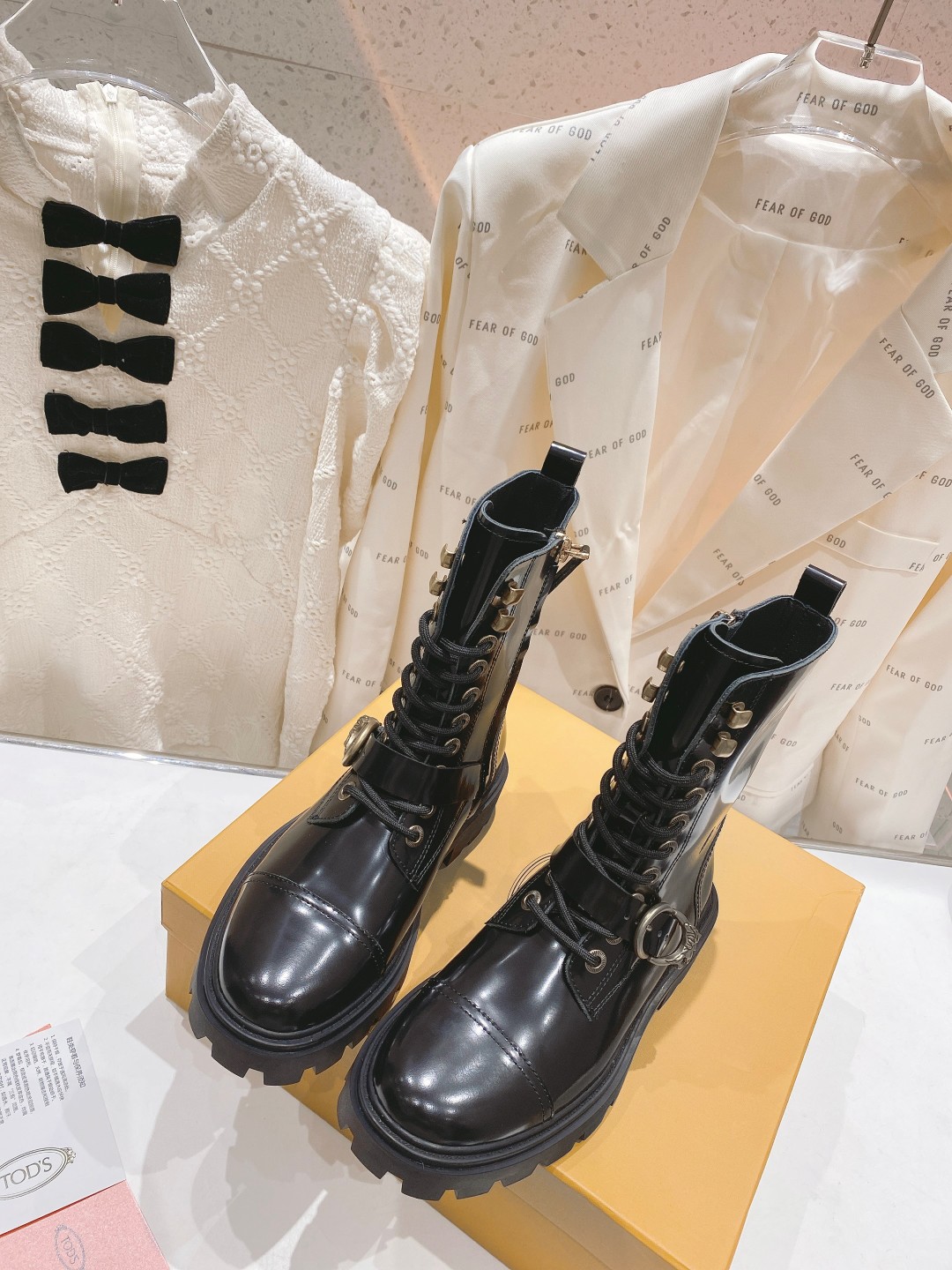 2022 Top Fashion: Todd’s Thick-Tweet Belt & Knight Martin Boots Review - 图片 5