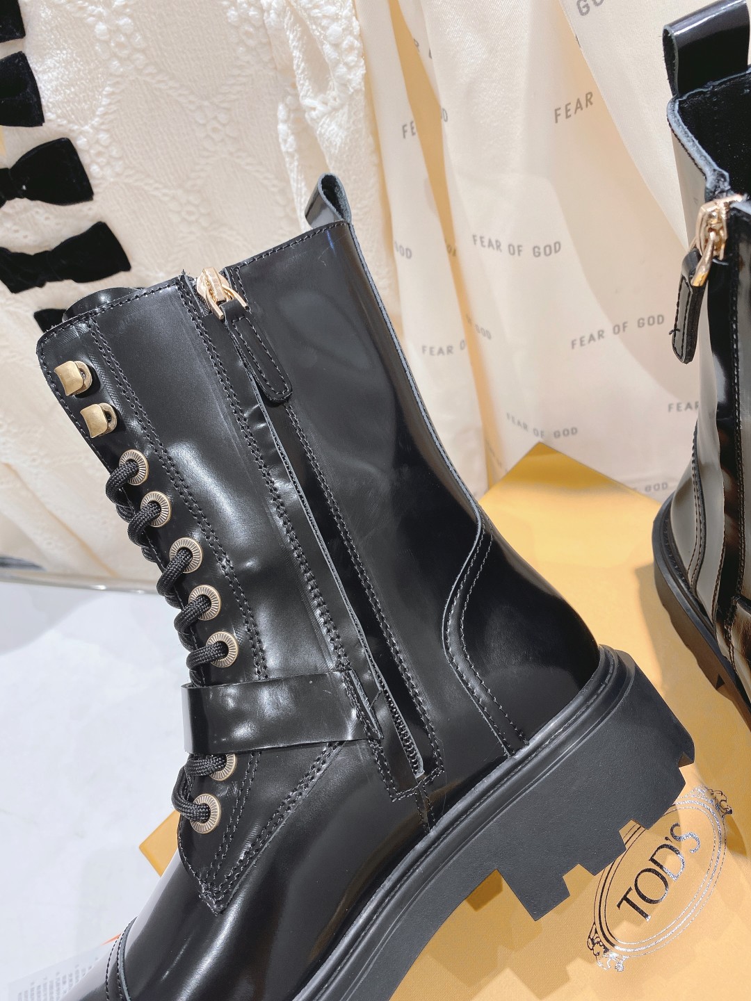 2022 Top Fashion: Todd’s Thick-Tweet Belt & Knight Martin Boots Review - 图片 6