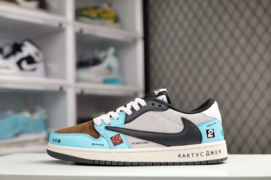 H0 Air Jordan 1 Low OG 低帮 灰蓝棕倒勾 AJ1 乔丹1代 aj1 乔1 低邦 棕蓝灰倒钩联名 穿着多彩拼接配色方案。没有泄露的照片浮出水面，但你可以期待这款Air Jordan 1 Low的外侧采用传统的大号后向Swoosh，而内侧则采用常规的Swoosh。