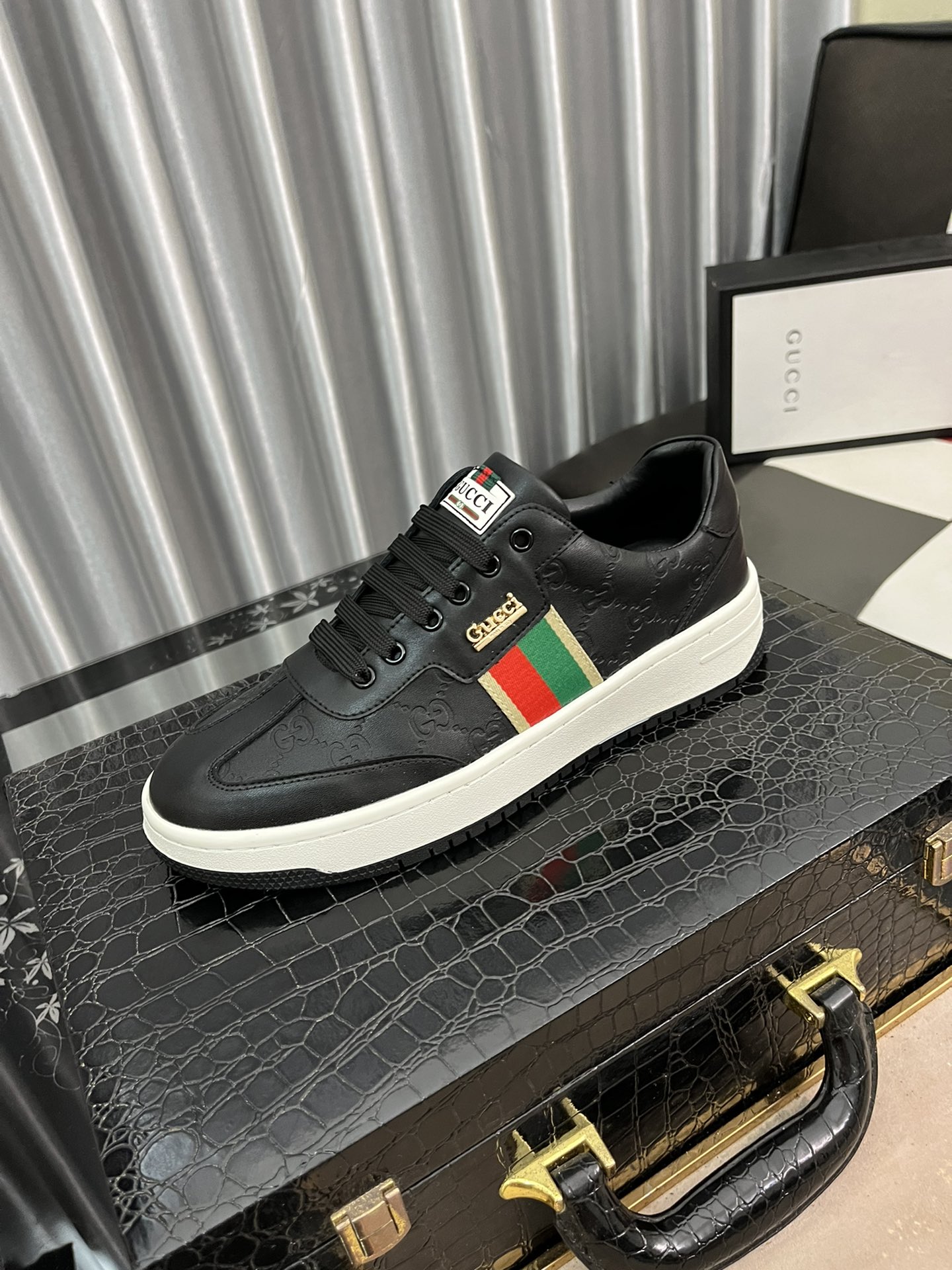 I5 Gucci  古奇 意大利米兰-顶级男士休闲鞋鞋面采用进口头层牛皮车棱格线-水染透气猪内里，休闲时尚，版型超赞，做工一流，专柜品质。码数38-44.3色可选