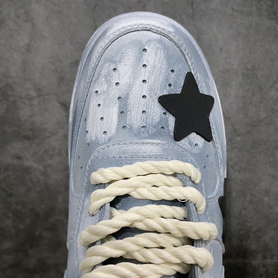 图片[5]-神级客制 NK Air Force 1 Low 空军一号低帮休闲板鞋 克罗心联名定制白蓝泼墨配色 该鞋款整体以纯白空军作为基鞋纯手工定制改造 融入克罗心文化元素 采用侵染做旧油泼墨 克罗心十字架徽标 后跟印有上帝保佑\”Godbless\”英文字样 INS客制大神限定配色 外贸专供 收藏版定制鞋盒（破损丢失退换扣50元） 尺码：40 40.5 41 42 42.5 43 44 44.5 45 46 47.5 48-选品中心