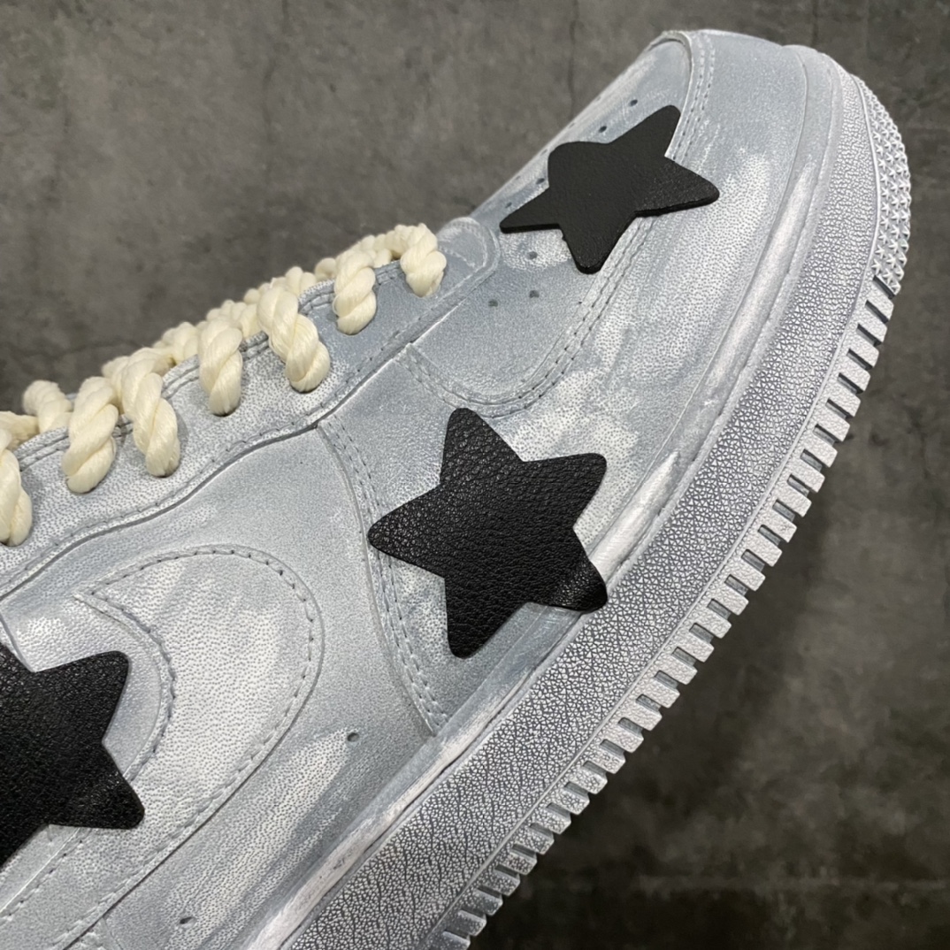 图片[6]-神级客制 NK Air Force 1 Low 空军一号低帮休闲板鞋 克罗心联名定制白蓝泼墨配色 该鞋款整体以纯白空军作为基鞋纯手工定制改造 融入克罗心文化元素 采用侵染做旧油泼墨 克罗心十字架徽标 后跟印有上帝保佑\”Godbless\”英文字样 INS客制大神限定配色 外贸专供 收藏版定制鞋盒（破损丢失退换扣50元） 尺码：40 40.5 41 42 42.5 43 44 44.5 45 46 47.5 48-选品中心