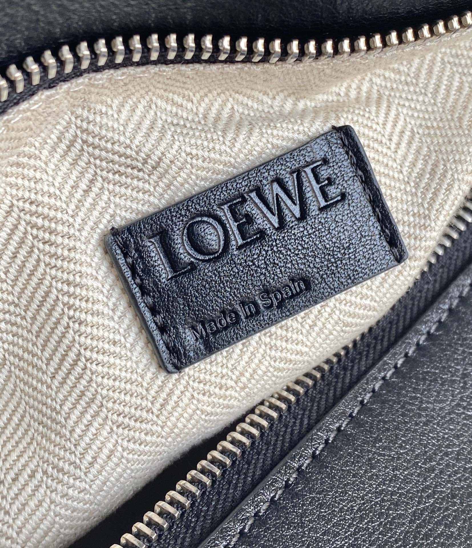 LOEWE Puzzle 35CM BAG 大号几何包 0159黑色/银扣