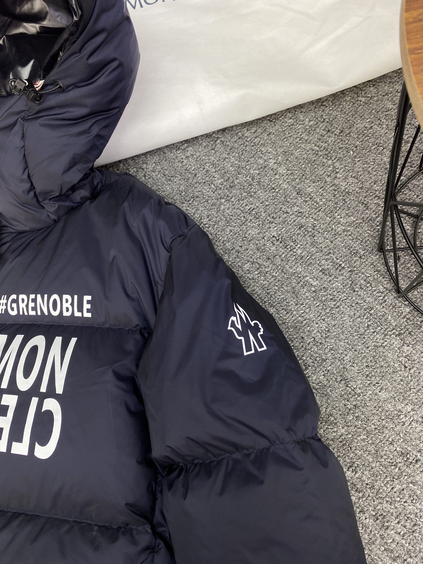 MON秋冬季新品胸前徽标字母印花防寒保暖短款情侣羽绒服Mazod 滑雪系列