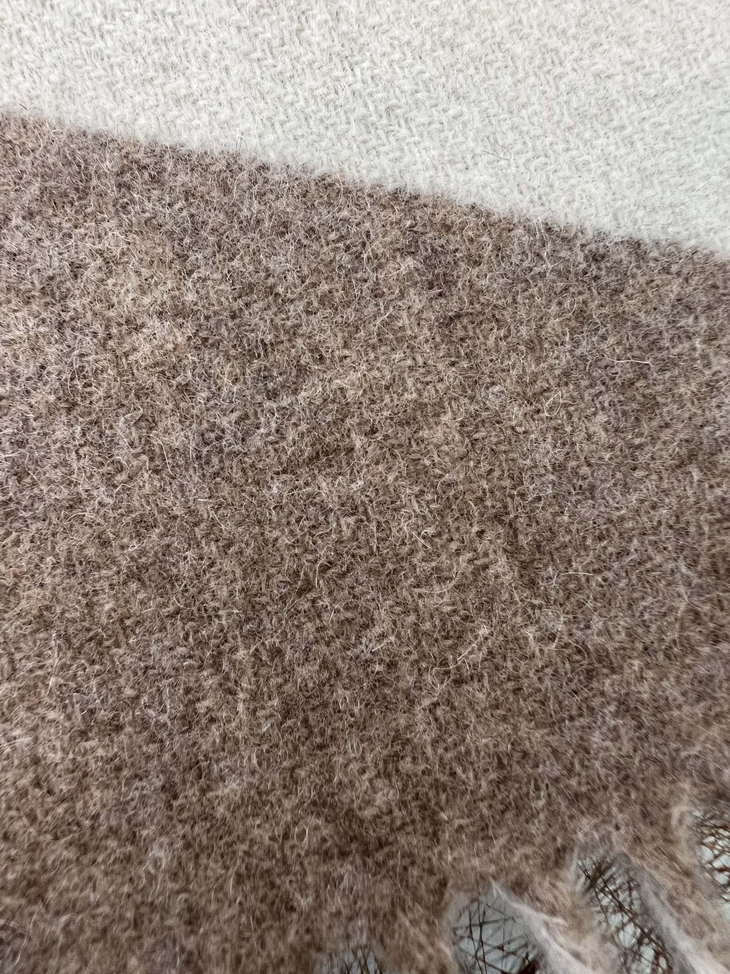 Hermes爱马仕男女通用款式双面羊绒围巾