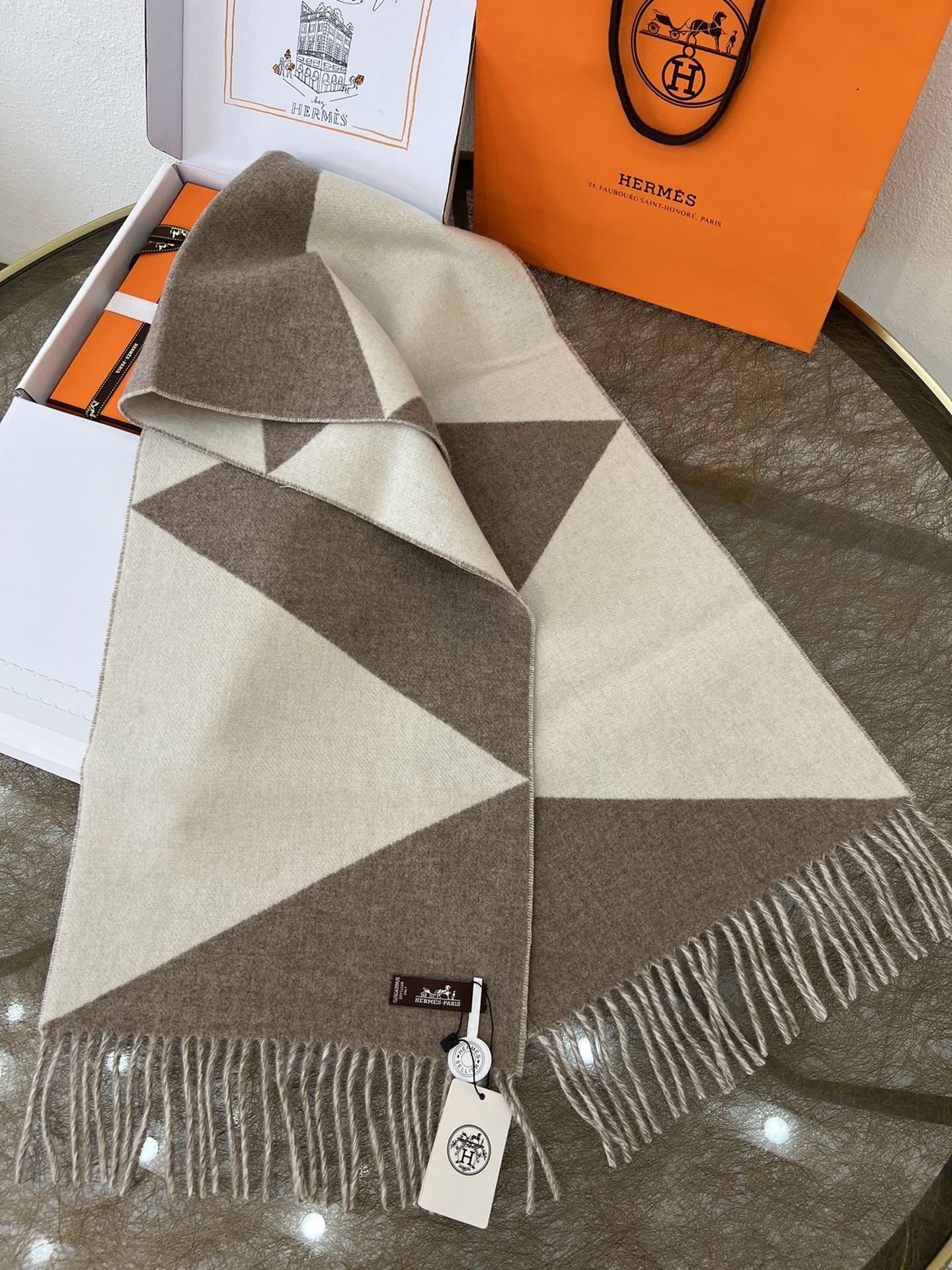 Hermes爱马仕男女通用款式双面羊绒围巾