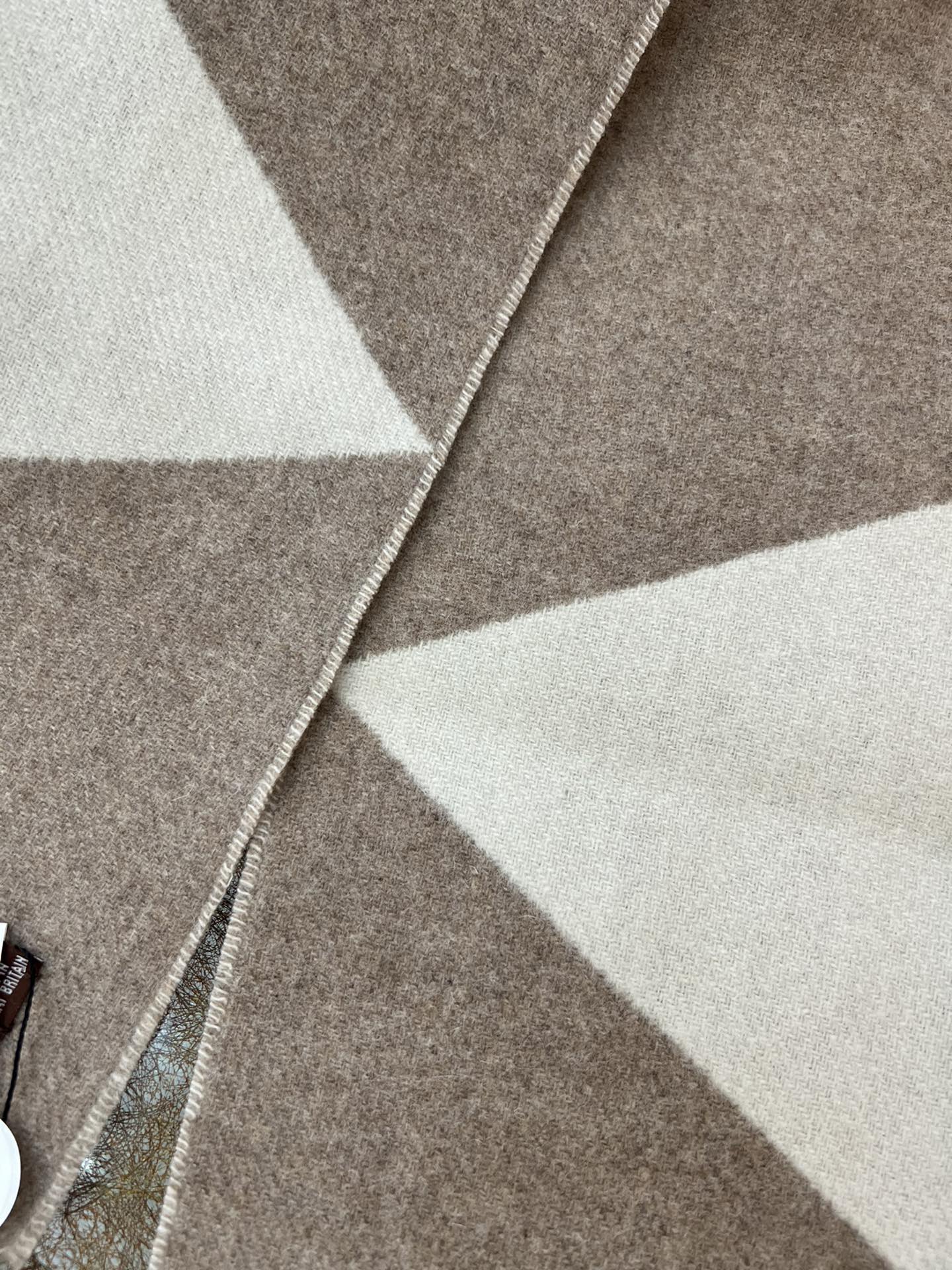 Hermes爱马仕男女通用款式双面羊绒围巾