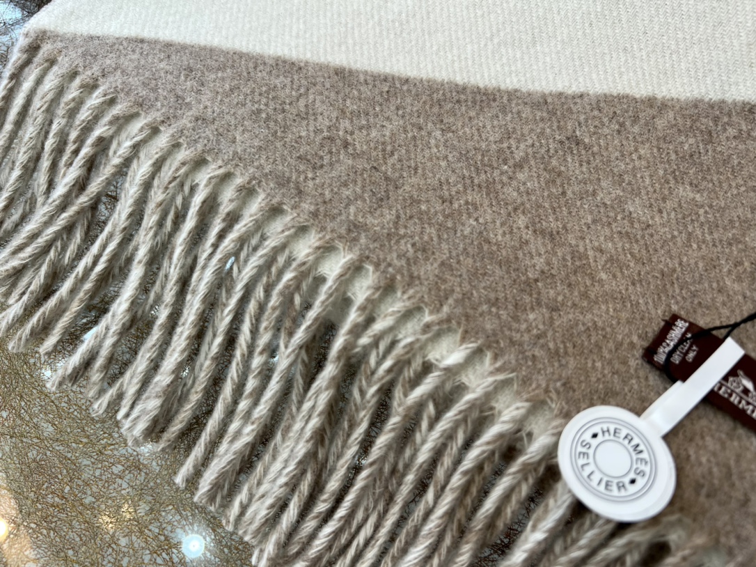 Hermes爱马仕男女通用款式双面羊绒围巾