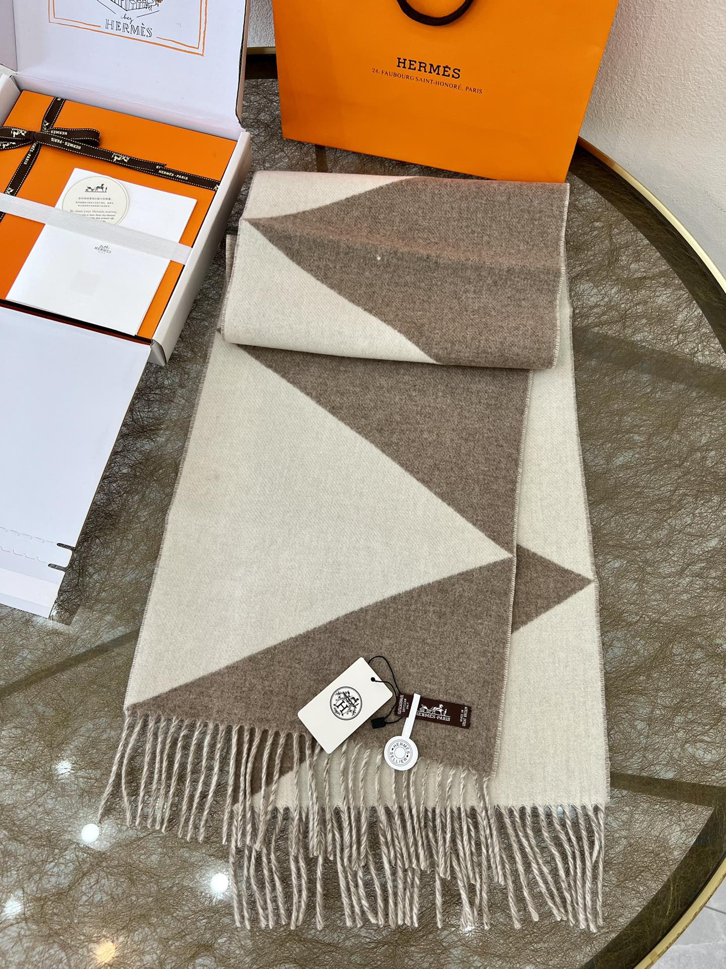 Hermes爱马仕男女通用款式双面羊绒围巾