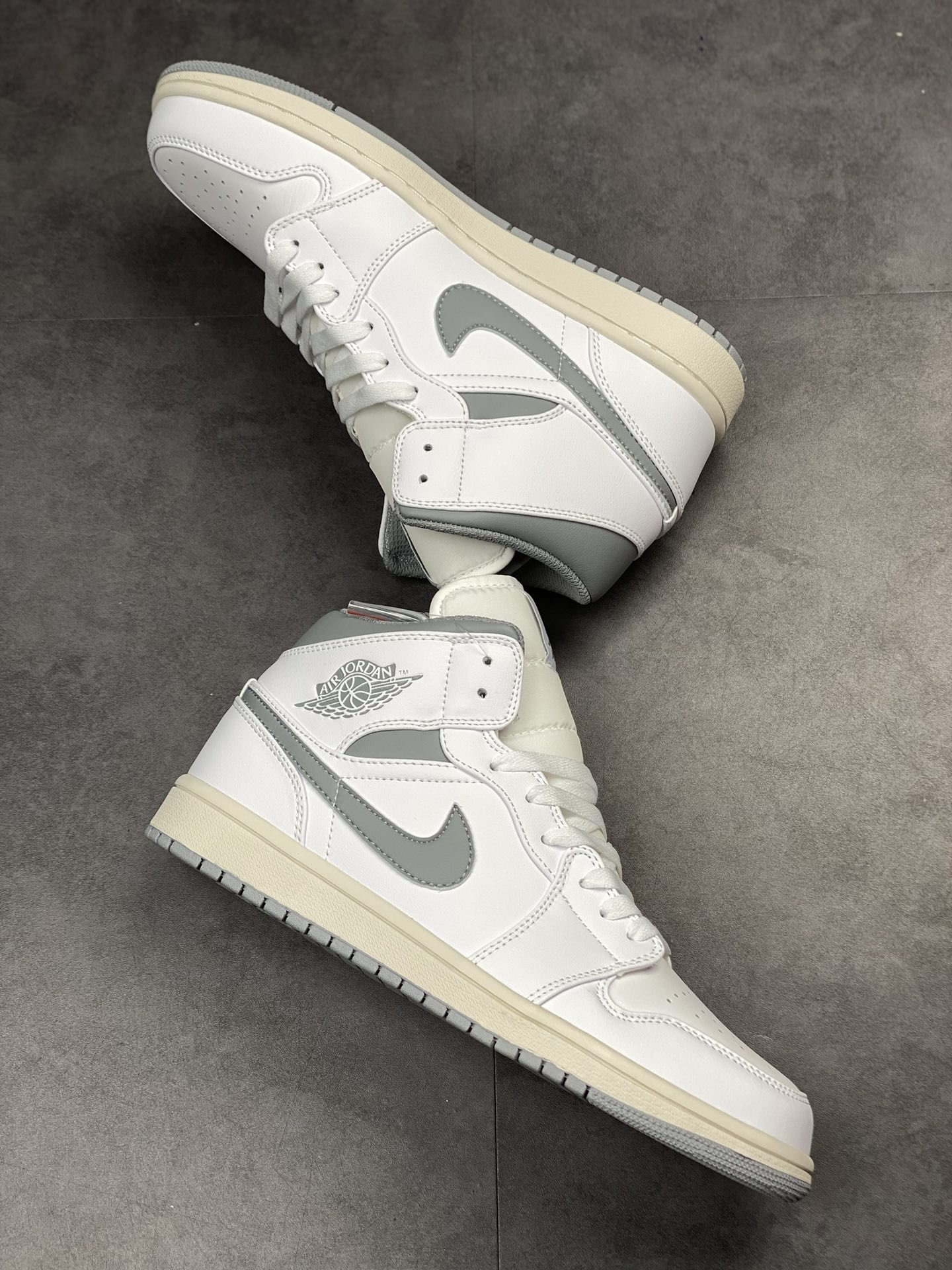 220 Air Jordan 1 Mid  天猫贸外客户订单 554724-135