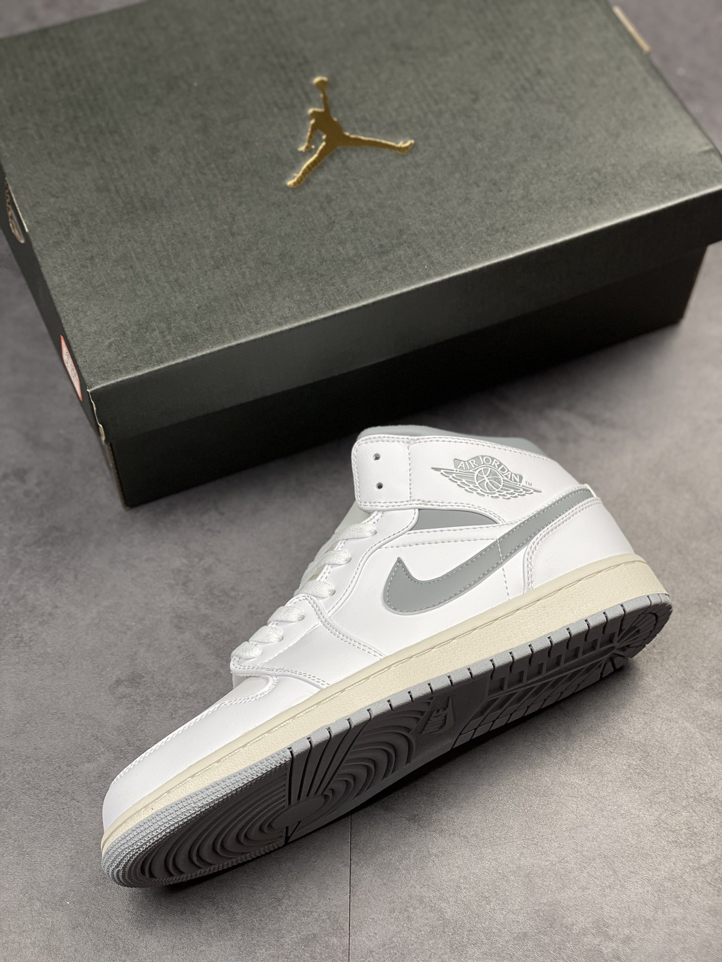 220 Air Jordan 1 Mid  天猫贸外客户订单 554724-135