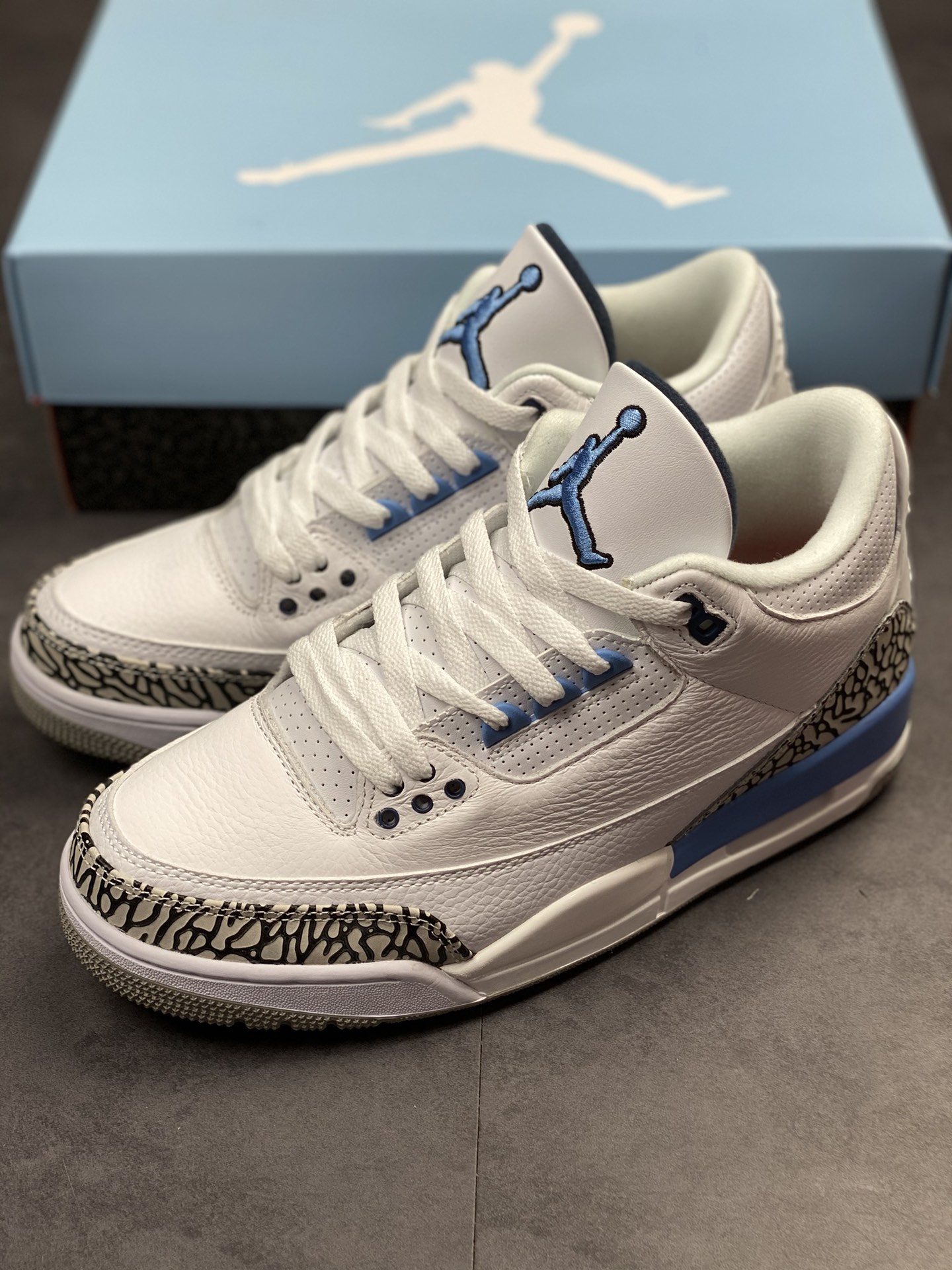 300 Air Jordan 3 Retro ”UNC” 北卡蓝配色 CT8532-104