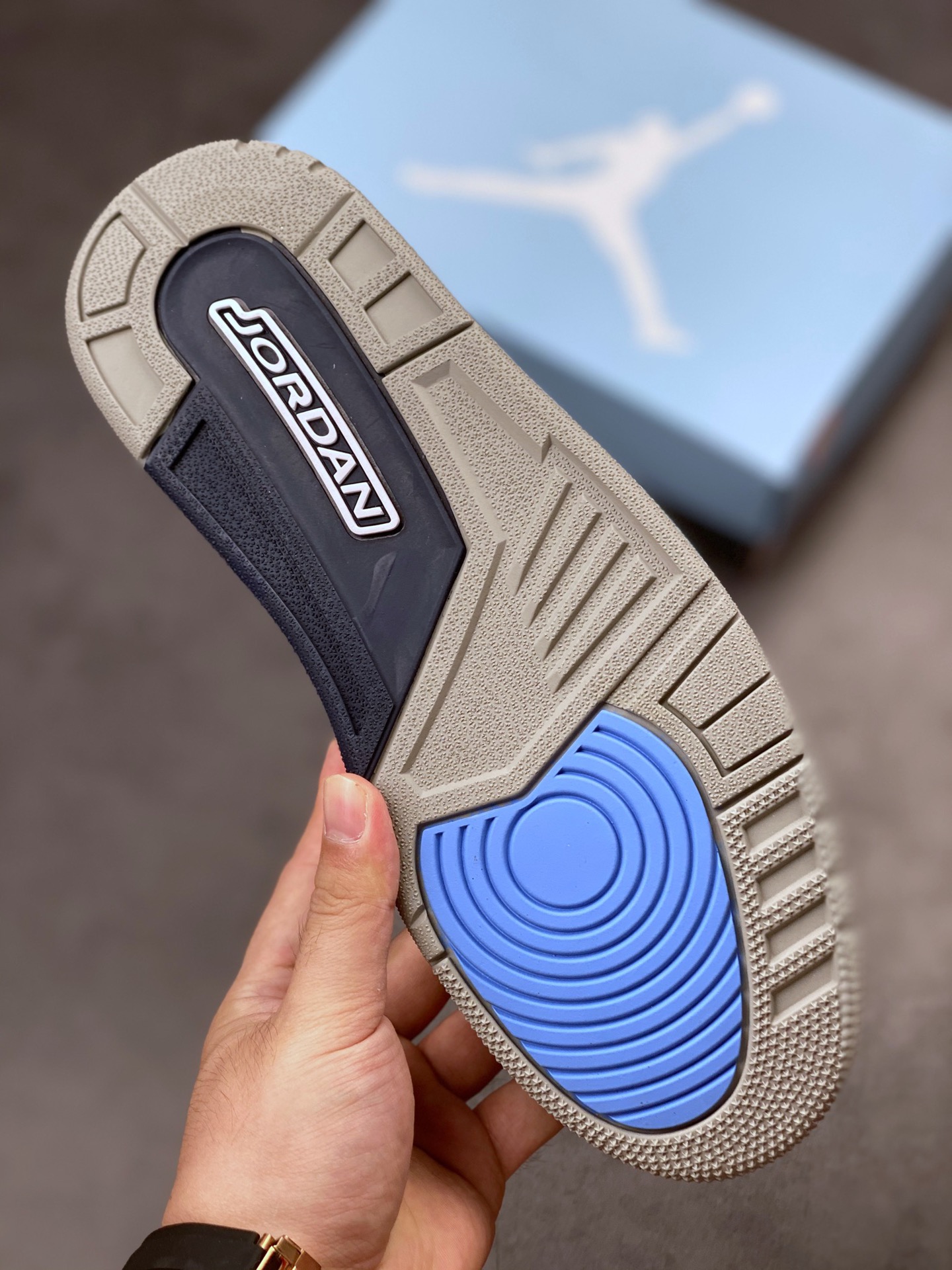 300 Air Jordan 3 Retro ”UNC” 北卡蓝配色 CT8532-104