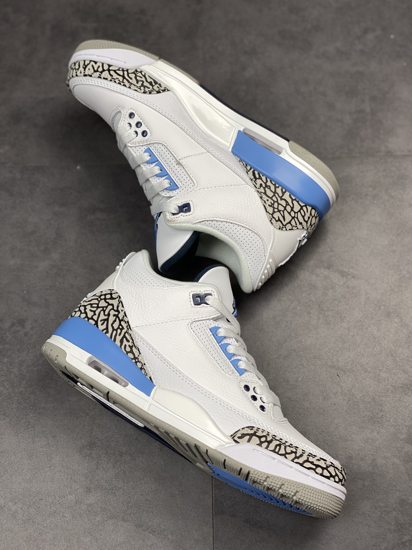 300 Air Jordan 3 Retro ”UNC” 北卡蓝配色 CT8532-104