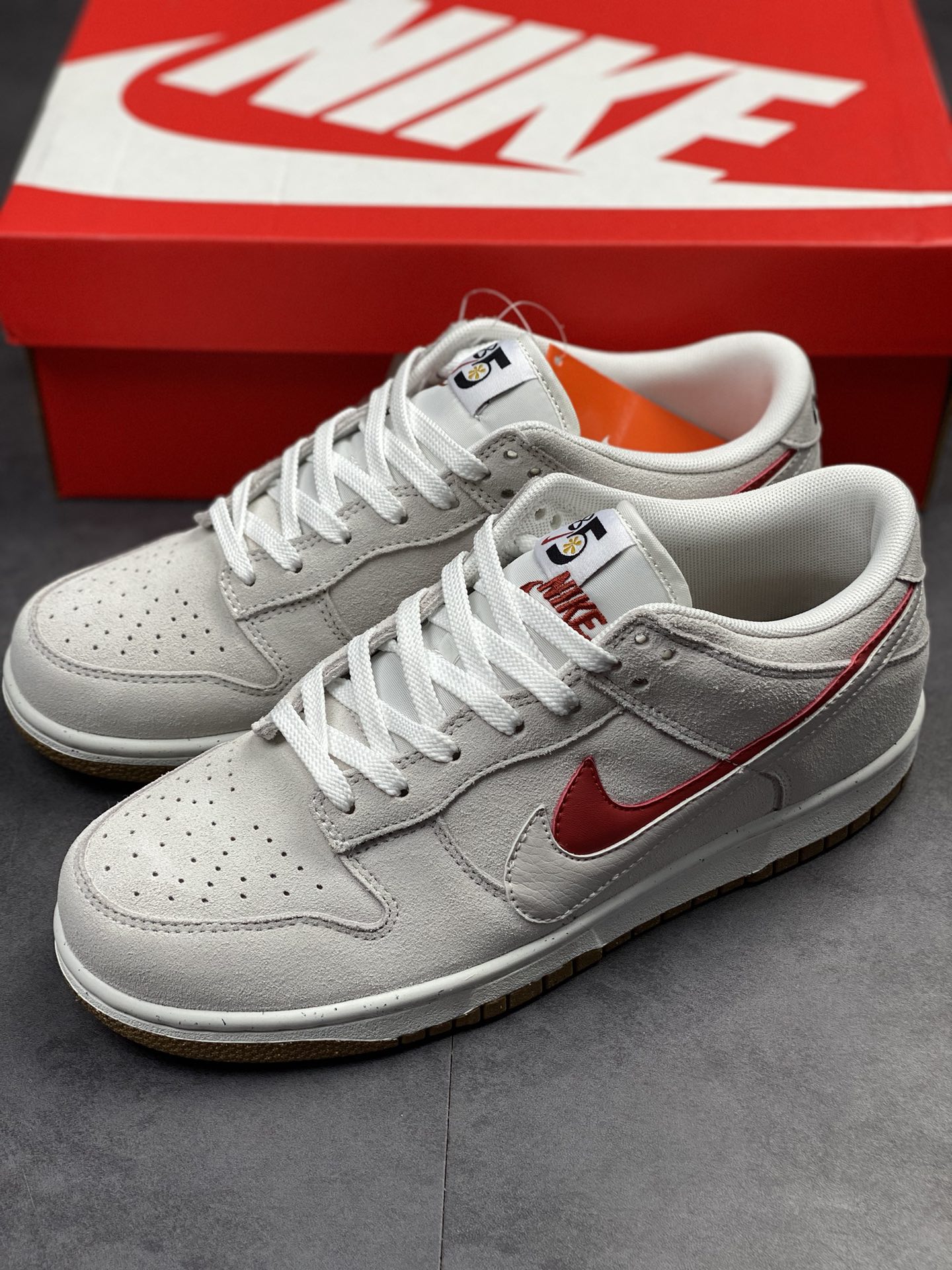 Nike SB Dunk Low SE ”85” Gray White Red Double Hook DO9457-100