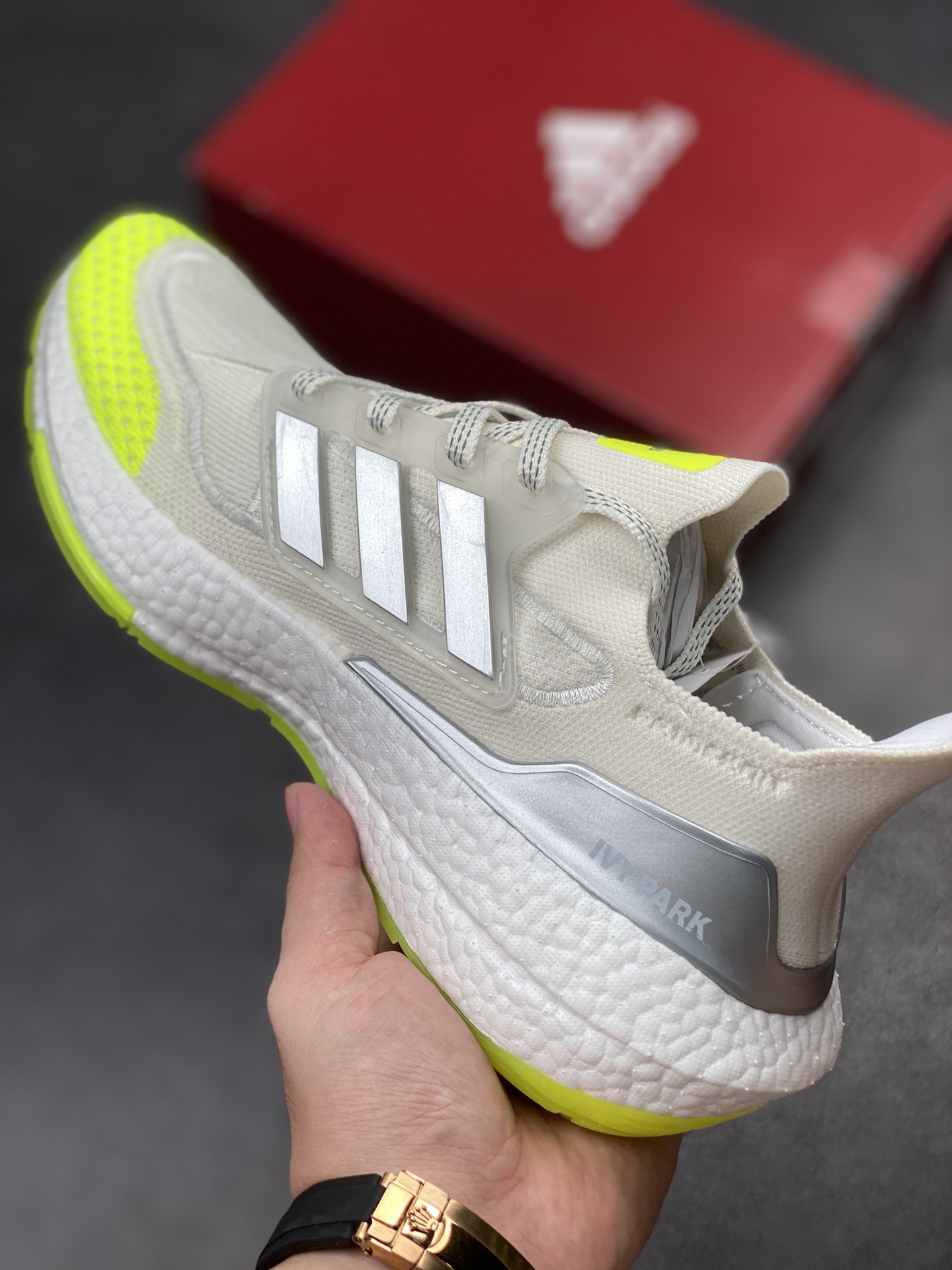 210  前凸后翘”的adidas ultra boost 2021系列正式曝光HR0181