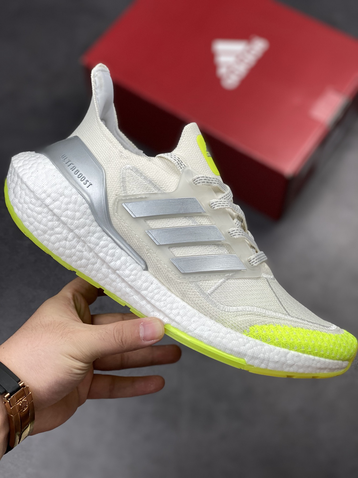 210  前凸后翘”的adidas ultra boost 2021系列正式曝光HR0181