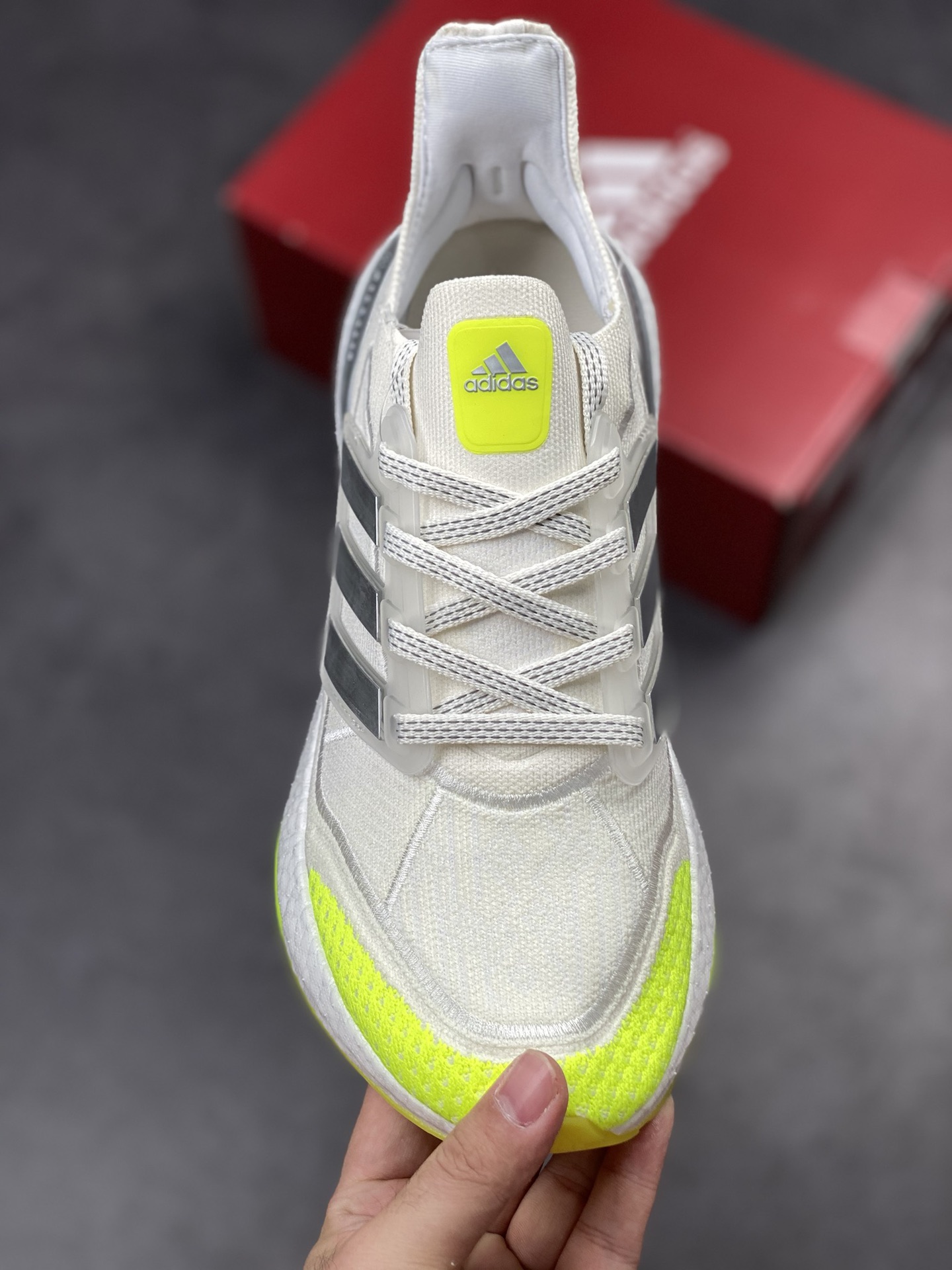 210  前凸后翘”的adidas ultra boost 2021系列正式曝光HR0181