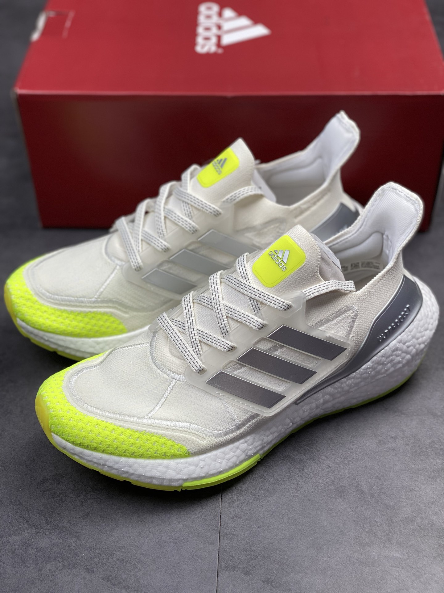 210  前凸后翘”的adidas ultra boost 2021系列正式曝光HR0181