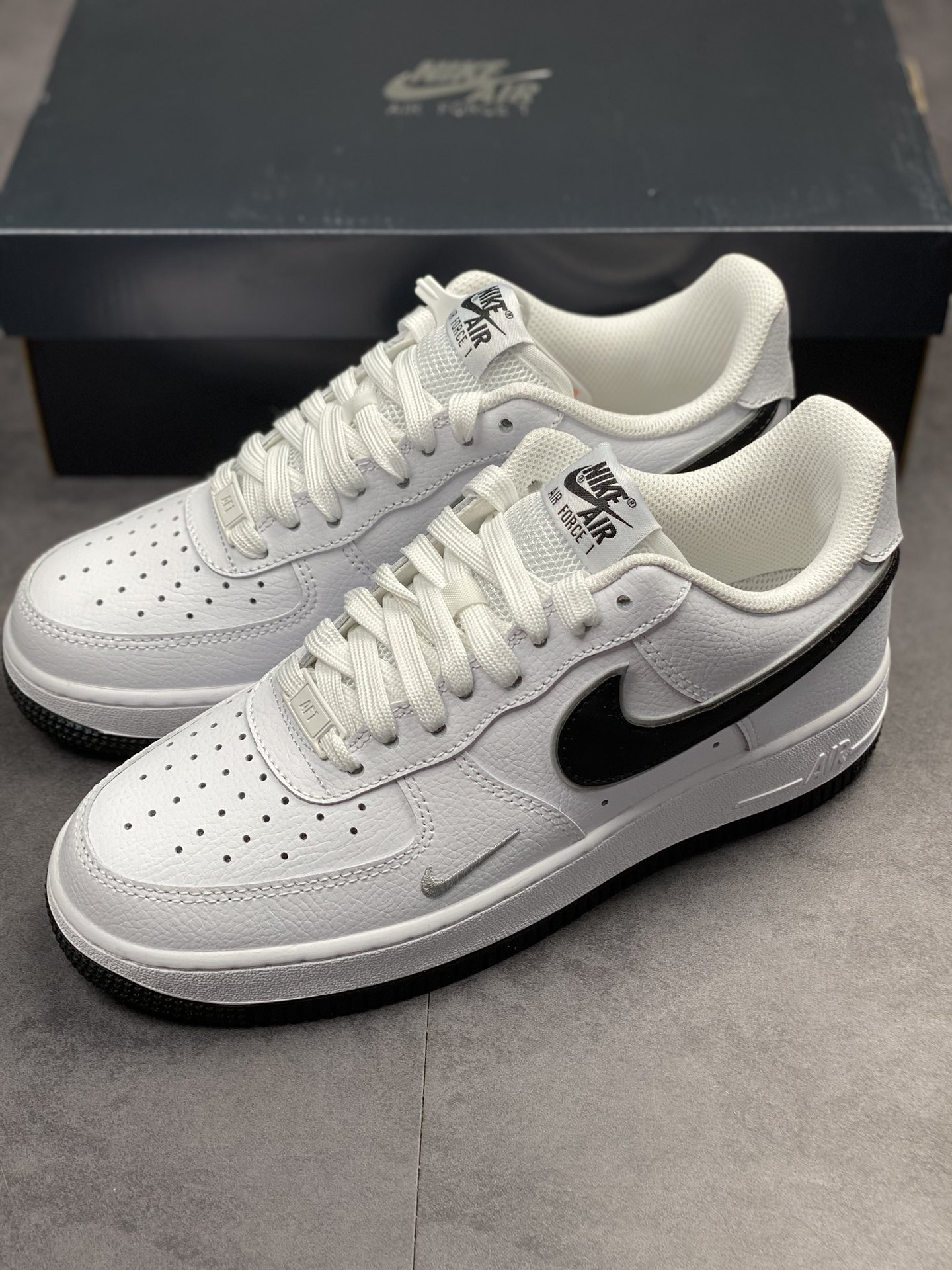 200 Nike Air Force 1 Low 07 白黑迷你勾 DX9269-100