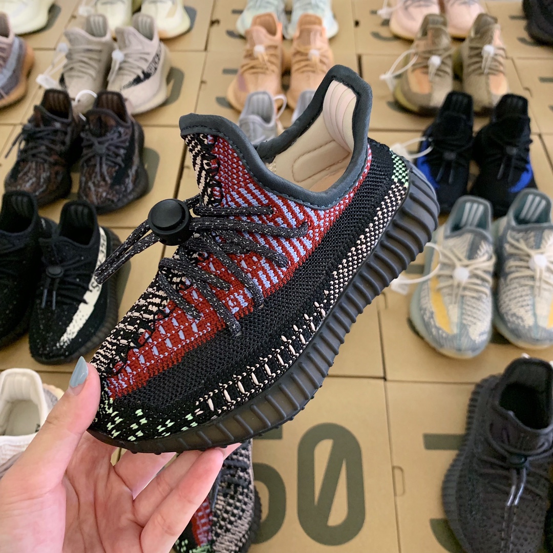 图片[8]-纯实拍🔰一眼心动💗的Yeezy350系列来啦！ 顶配版仅需‼️抢✊🏻 不得不说yeezy350真的是很吃香！ 椰子的颜值实在高🤞🏻而且超级好搭配！重点是脚感无敌好～实在太好穿‼️真爆底✨踩屎感😍品质好到不用夸哈💯💯肉眼可以看到的绝。-选品中心