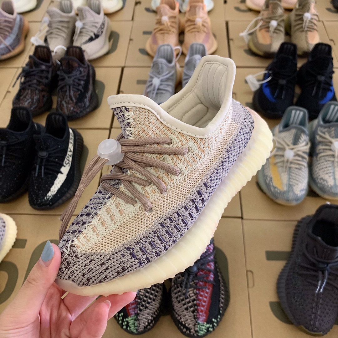图片[7]-纯实拍🔰一眼心动💗的Yeezy350系列来啦！ 顶配版仅需‼️抢✊🏻 不得不说yeezy350真的是很吃香！ 椰子的颜值实在高🤞🏻而且超级好搭配！重点是脚感无敌好～实在太好穿‼️真爆底✨踩屎感😍品质好到不用夸哈💯💯肉眼可以看到的绝。-选品中心