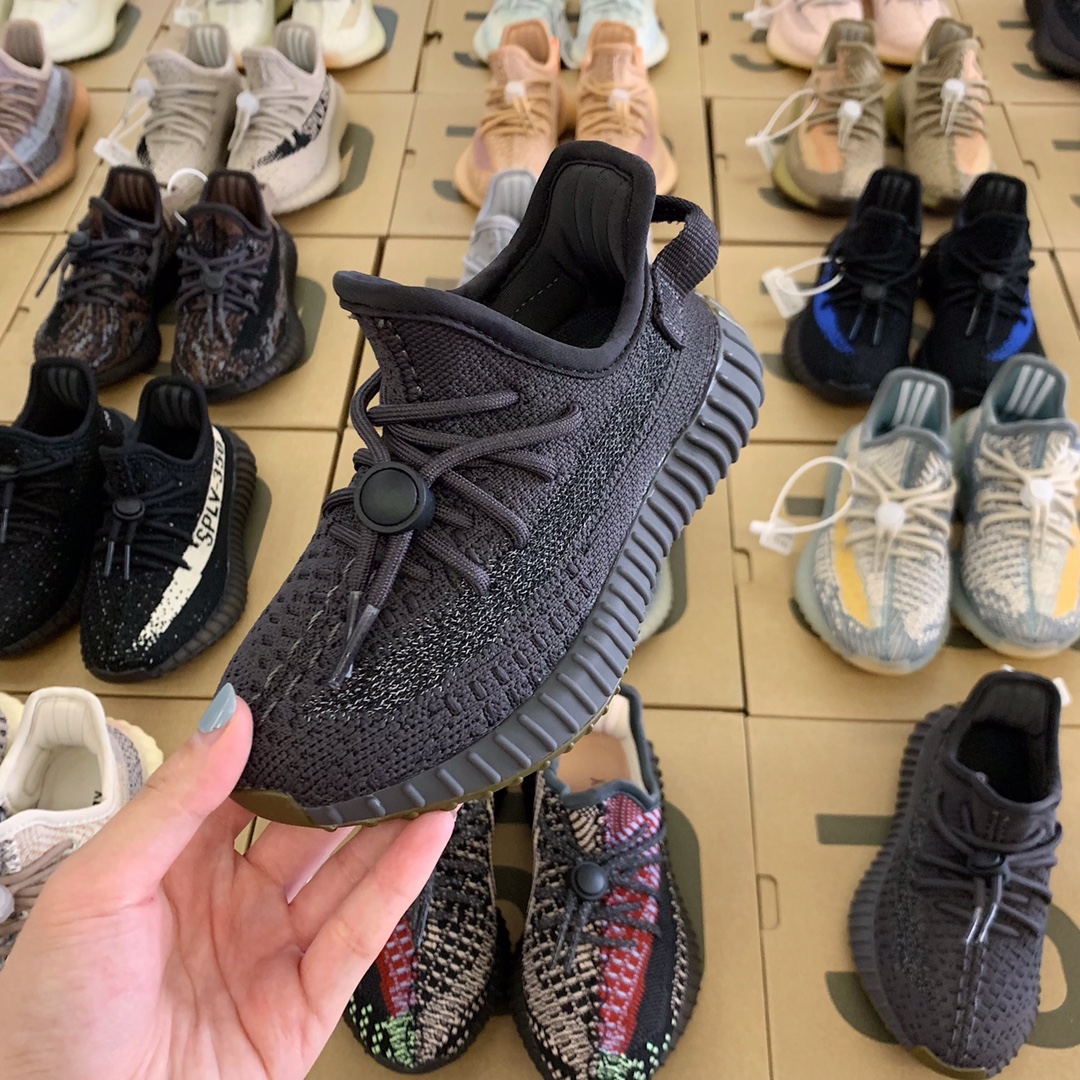 图片[9]-纯实拍🔰一眼心动💗的Yeezy350系列来啦！ 顶配版仅需‼️抢✊🏻 不得不说yeezy350真的是很吃香！ 椰子的颜值实在高🤞🏻而且超级好搭配！重点是脚感无敌好～实在太好穿‼️真爆底✨踩屎感😍品质好到不用夸哈💯💯肉眼可以看到的绝。-选品中心