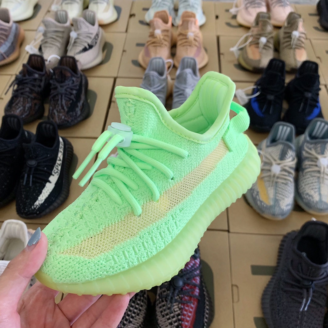 图片[5]-纯实拍🔰一眼心动💗的Yeezy350系列来啦！ 顶配版仅需‼️抢✊🏻 不得不说yeezy350真的是很吃香！ 椰子的颜值实在高🤞🏻而且超级好搭配！重点是脚感无敌好～实在太好穿‼️真爆底✨踩屎感😍品质好到不用夸哈💯💯肉眼可以看到的绝。-选品中心