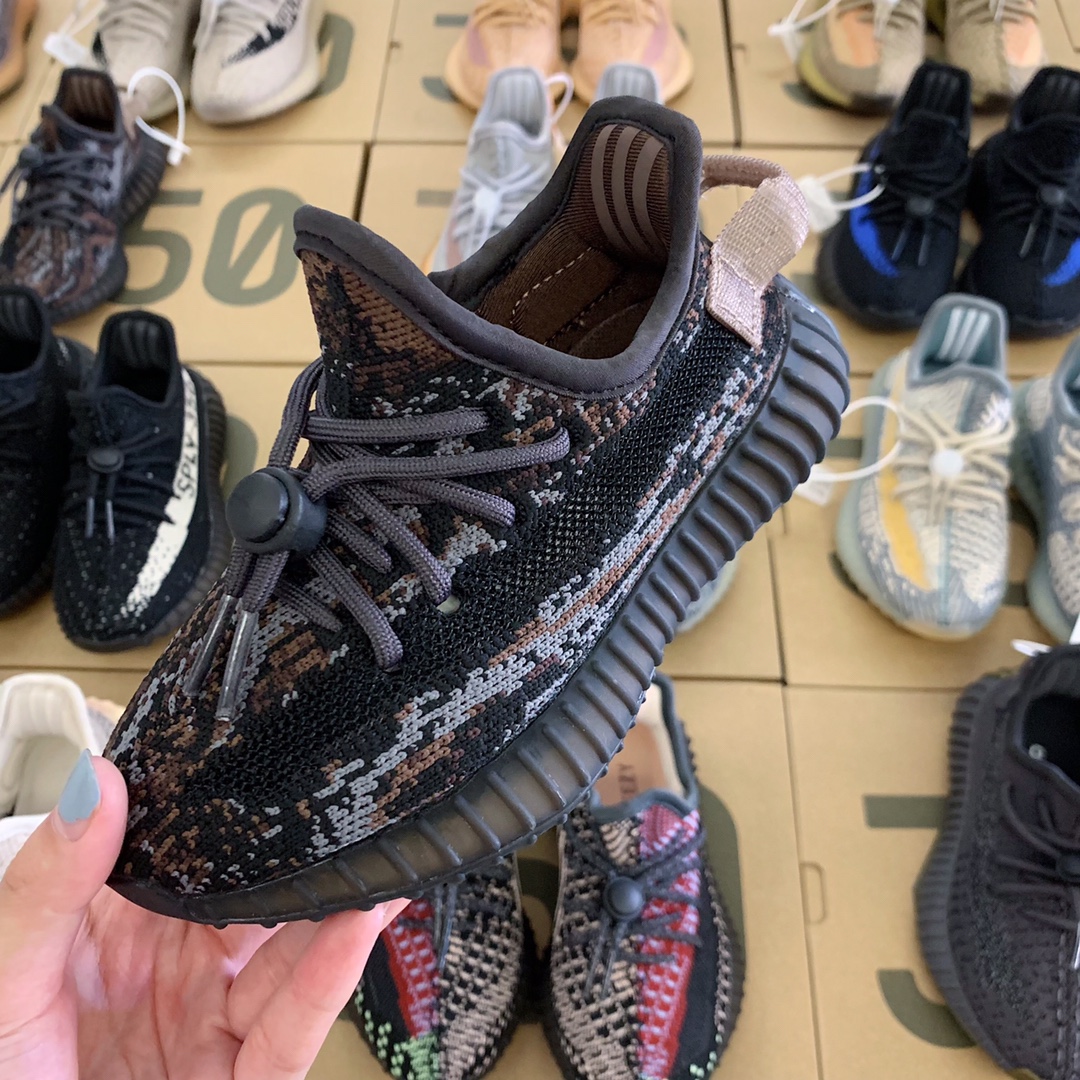 图片[8]-纯实拍🔰一眼心动💗的Yeezy350系列来啦！ 顶配版仅需‼️抢✊🏻 不得不说yeezy350真的是很吃香！ 椰子的颜值实在高🤞🏻而且超级好搭配！重点是脚感无敌好～实在太好穿‼️真爆底✨踩屎感😍品质好到不用夸哈💯💯肉眼可以看到的绝。-选品中心